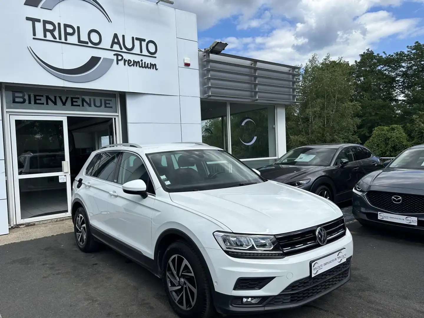 Volkswagen Tiguan Tiguan 2.0 TDI BlueMotion - 150 - BV DSG 7 Connect Biały - 1