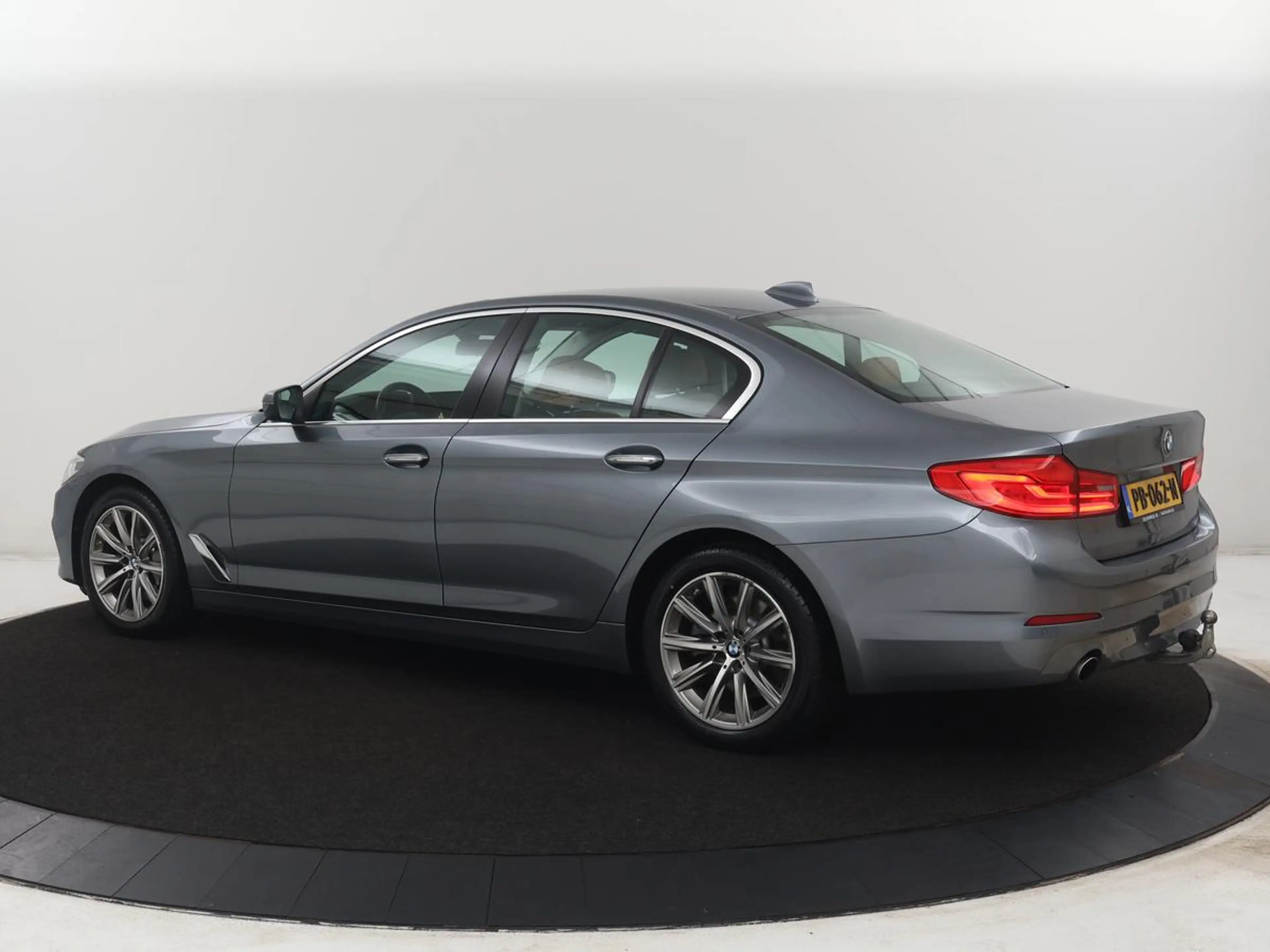 BMW 530 5-serie 530i High Executive | Trekhaak | LED | Nav — photo 2