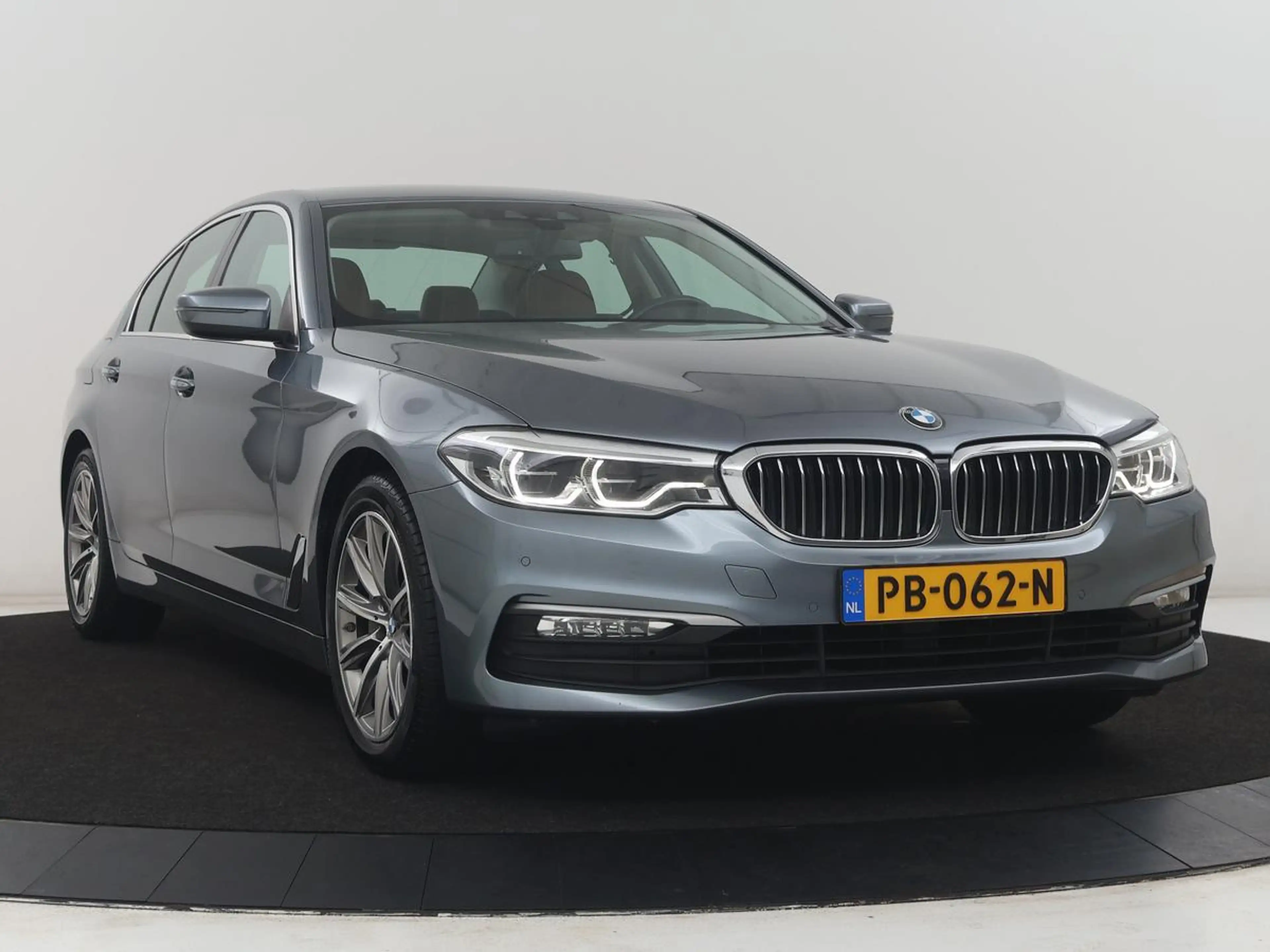 BMW 530 5-serie 530i High Executive | Trekhaak | LED | Nav — photo 34
