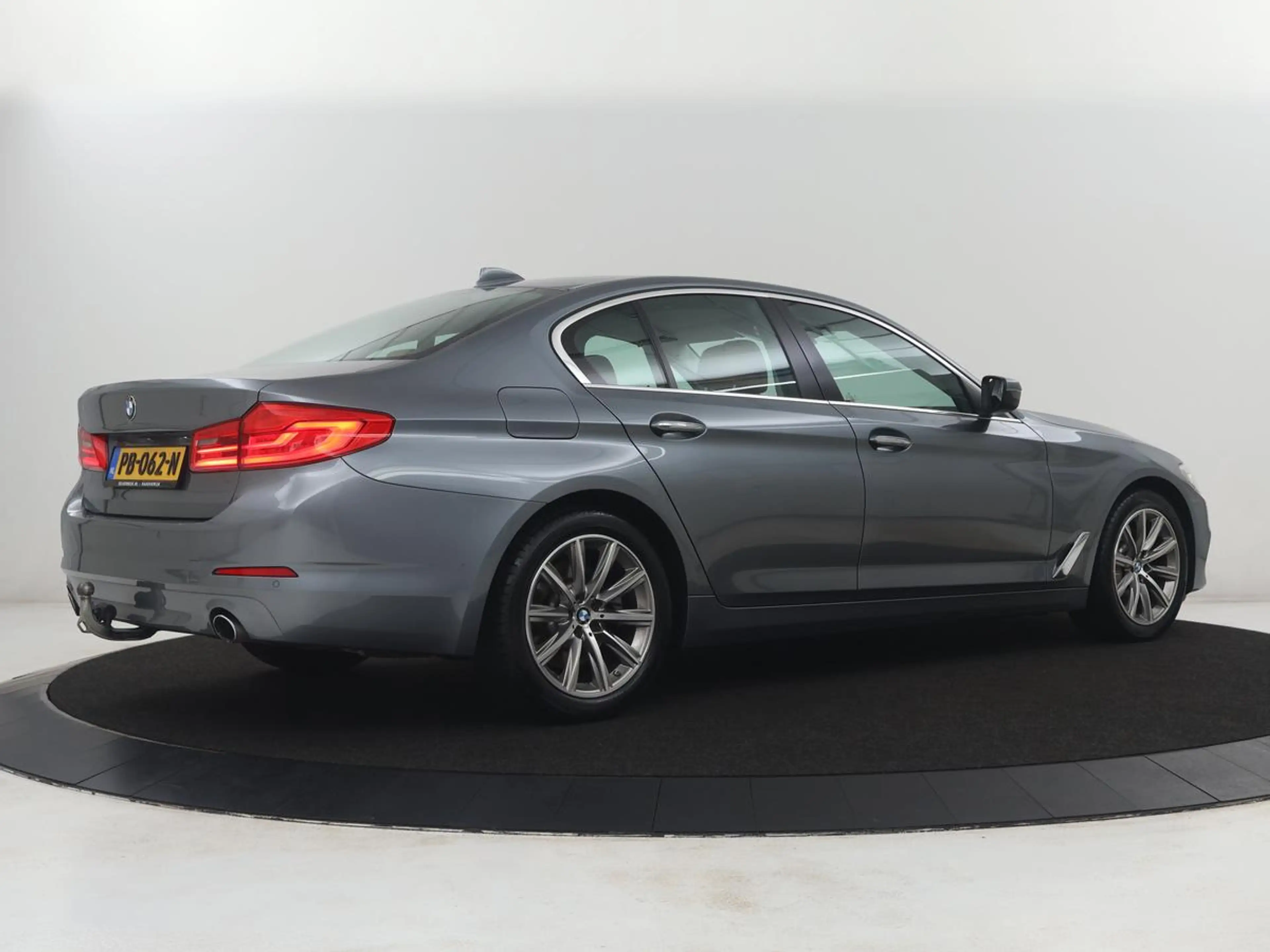 BMW 530 5-serie 530i High Executive | Trekhaak | LED | Nav — photo 33