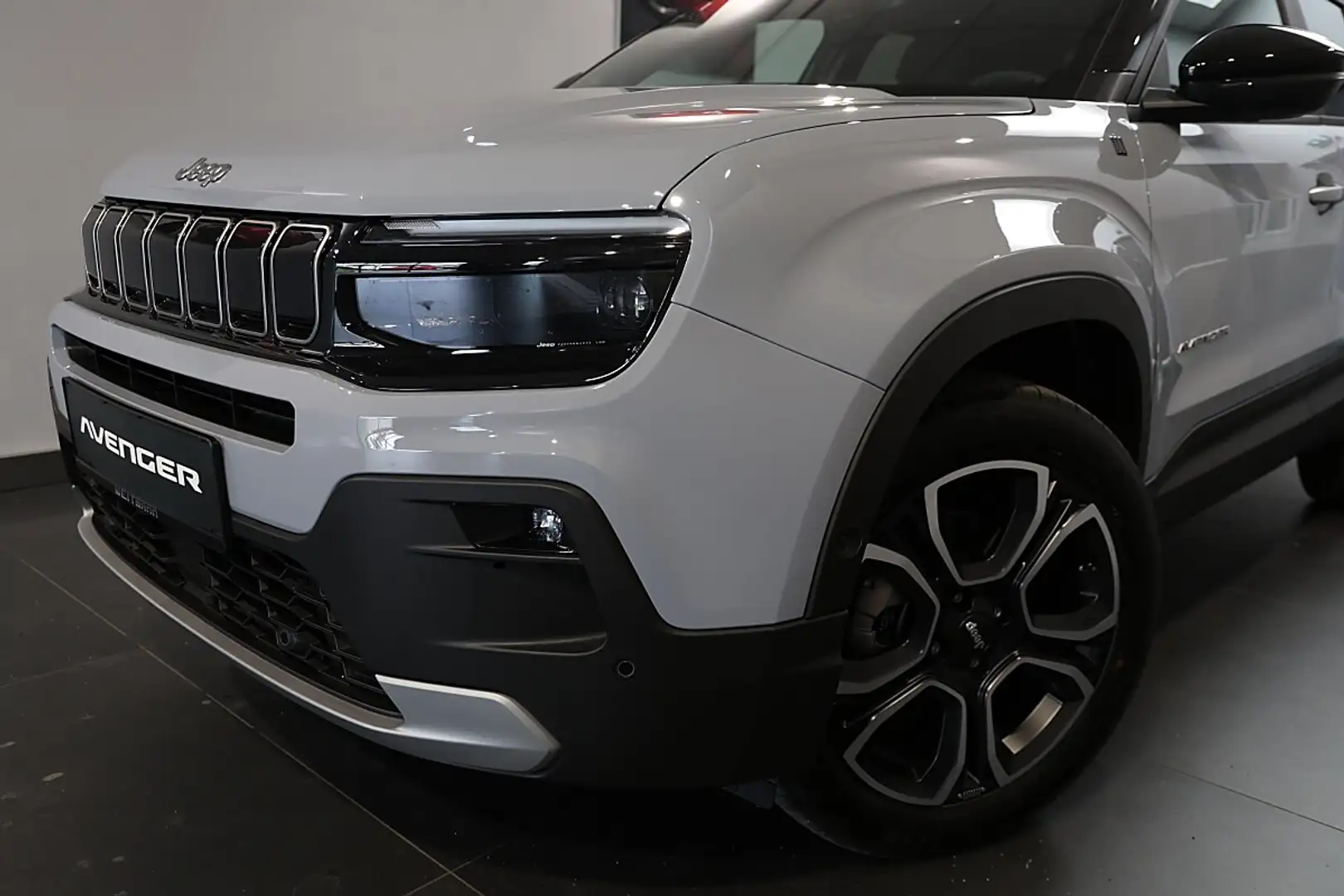 Jeep Avenger 1,2 e-Hybrid DCT6 Summit 21 kW Grau - 2