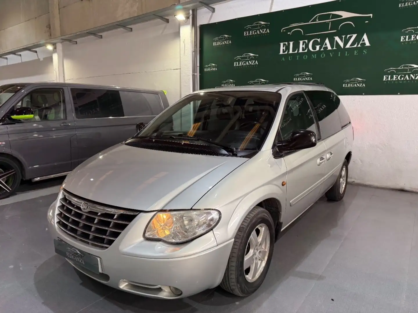 Chrysler Voyager Grand 2.8CRD LX Aut. Gris - 1