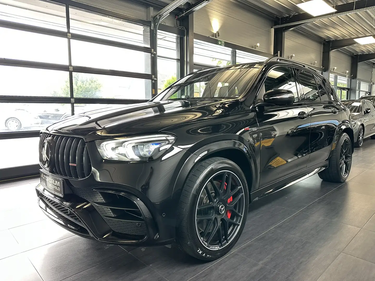 Mercedes-Benz G 4Matic+|StHzg|Pano|AHK|Distr+|LM22 Schwarz - 2