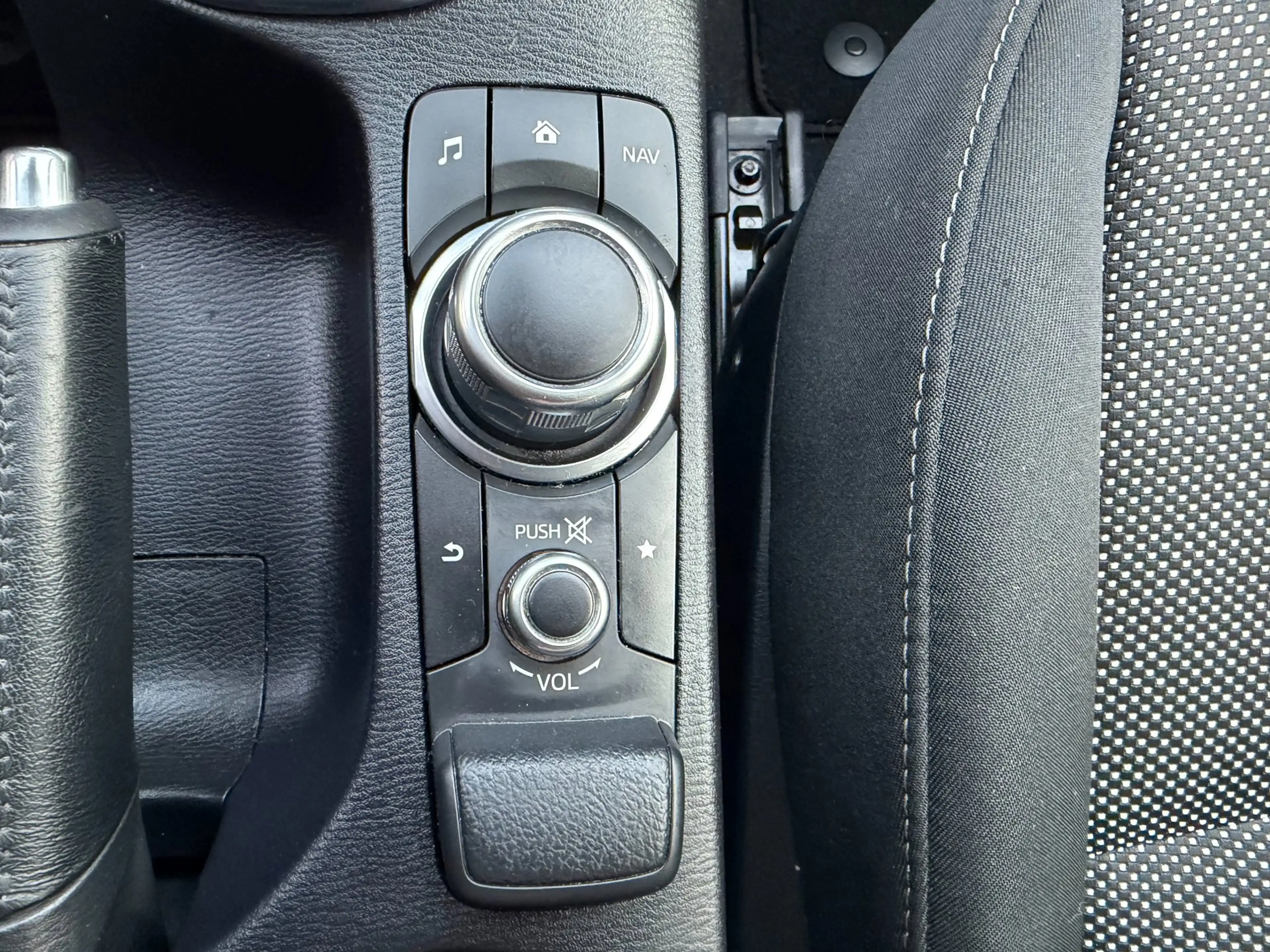 Mazda 2 1.5 Skyactiv-G GT-M, Automaat, Navi, Camera, Head — photo 28