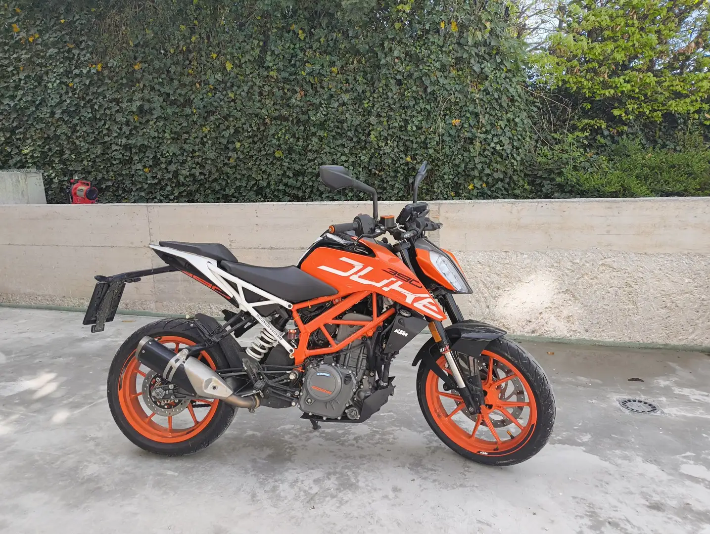 KTM 390 Duke Orange - 1