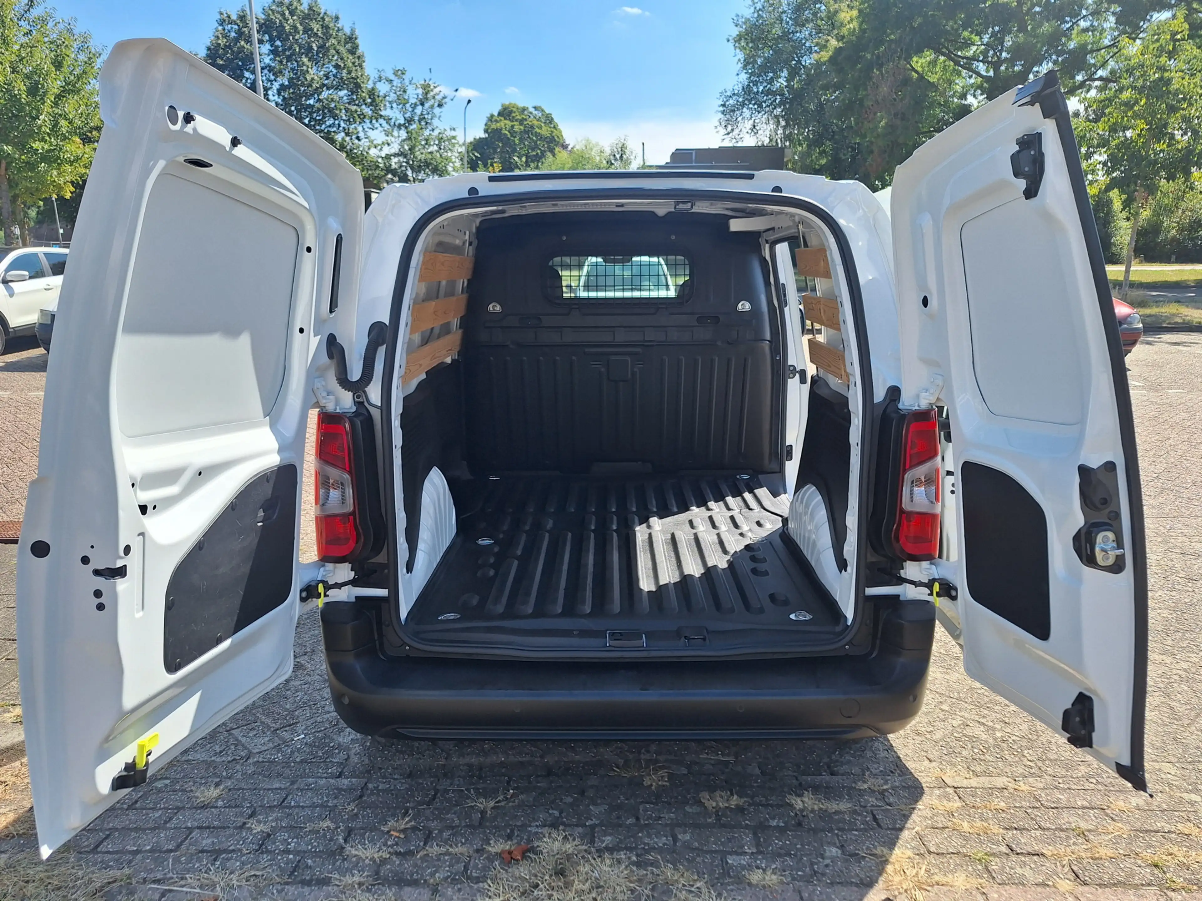 Peugeot Partner 1.2 PureTech Premium — photo 11