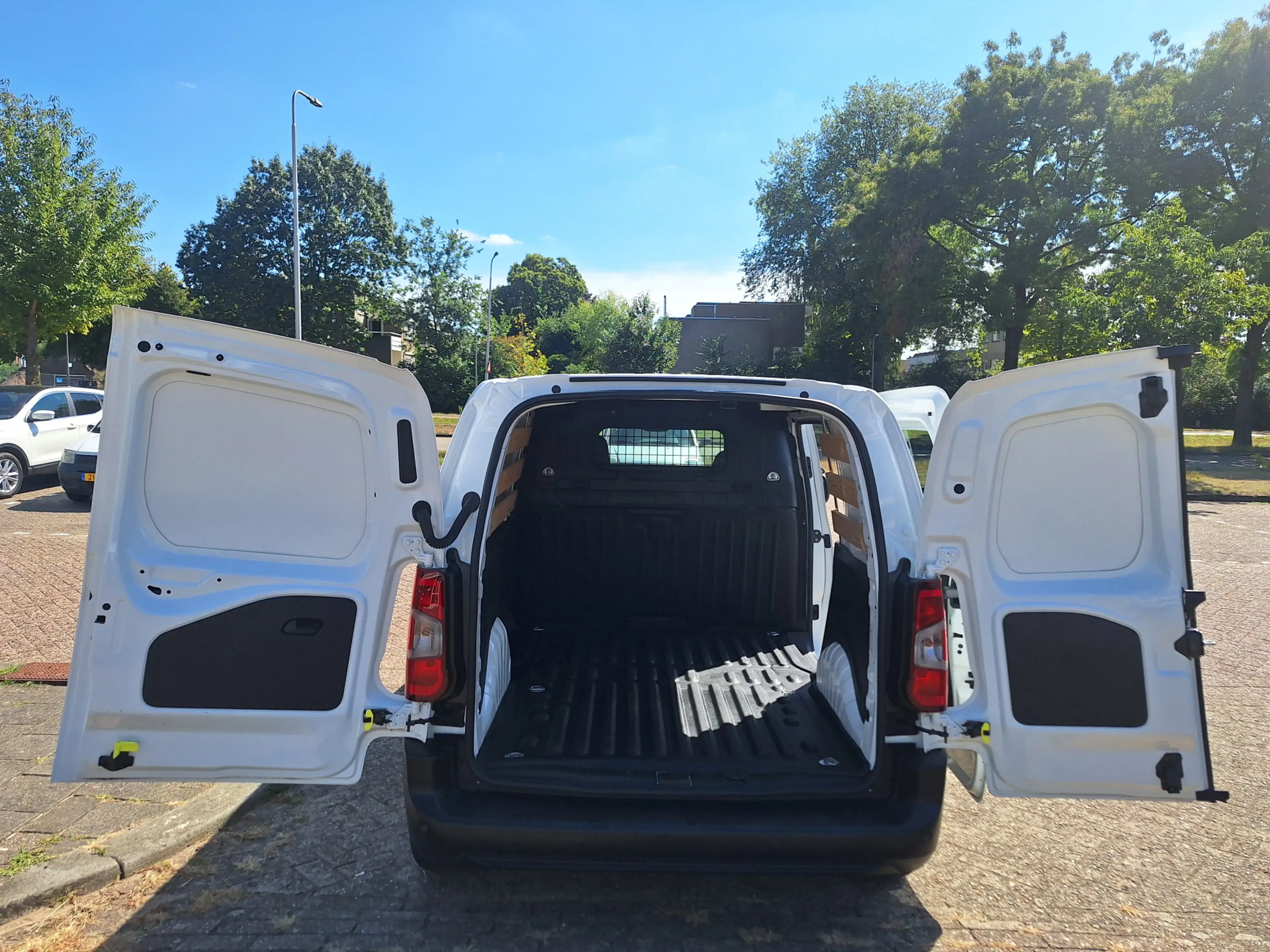 Peugeot Partner 1.2 PureTech Premium — photo 12
