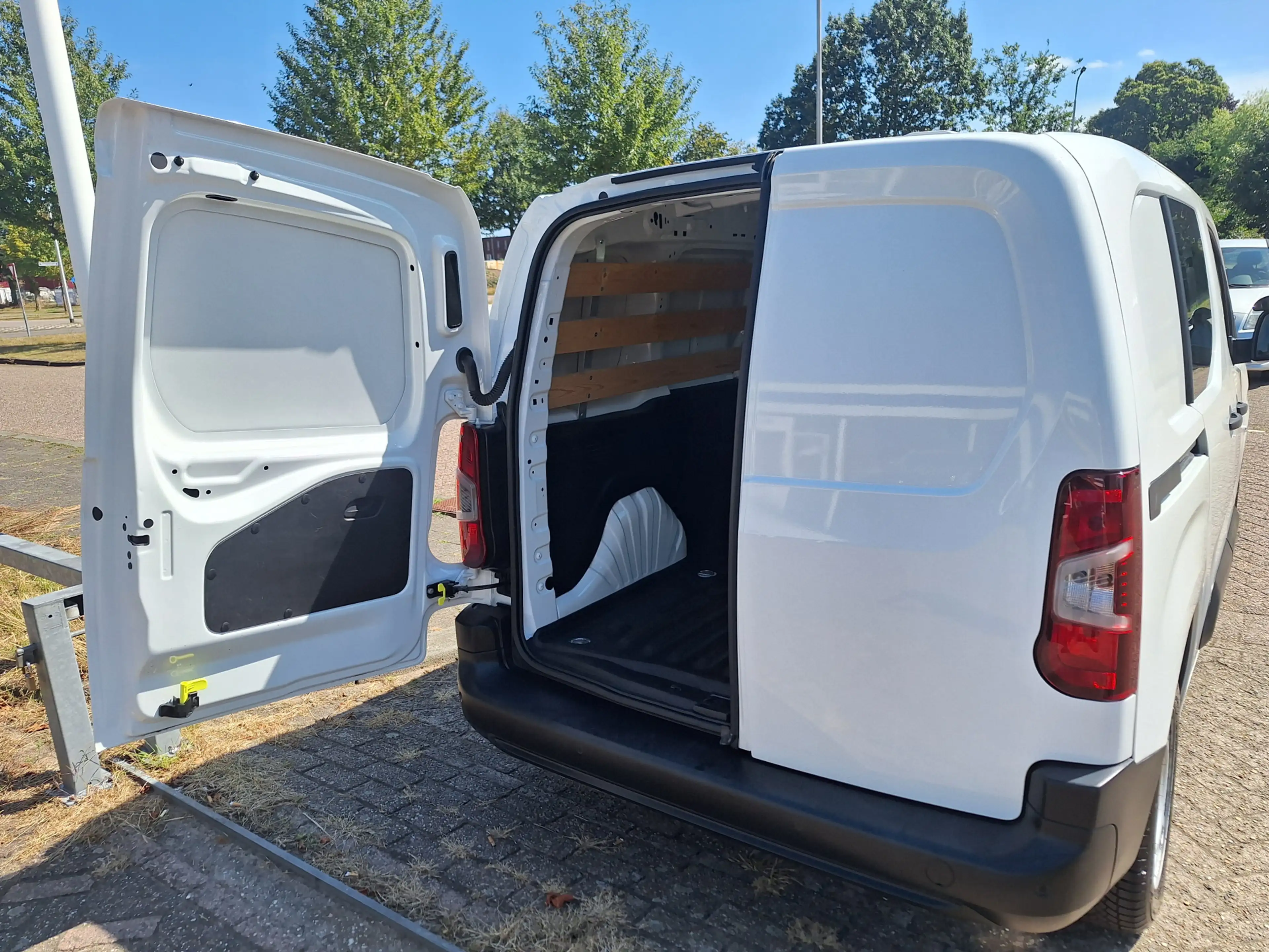 Peugeot Partner 1.2 PureTech Premium — photo 8