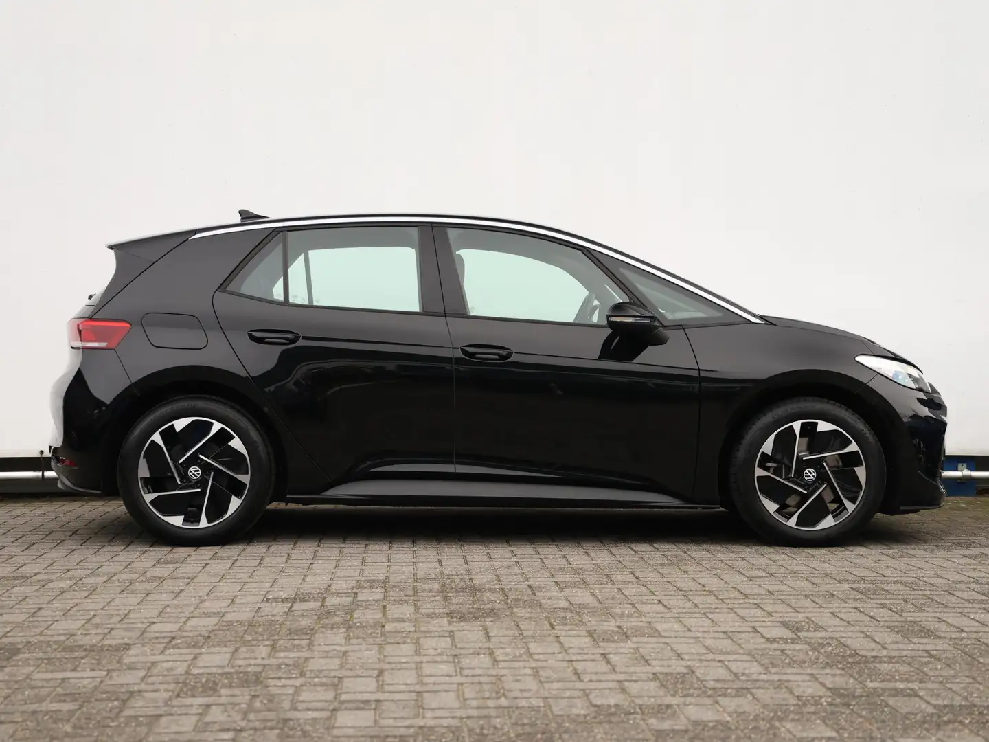 Volkswagen ID.3 Pure 52 kWh accu, 125 kW / 170 pk Hatchback Elektr Zwart - 2