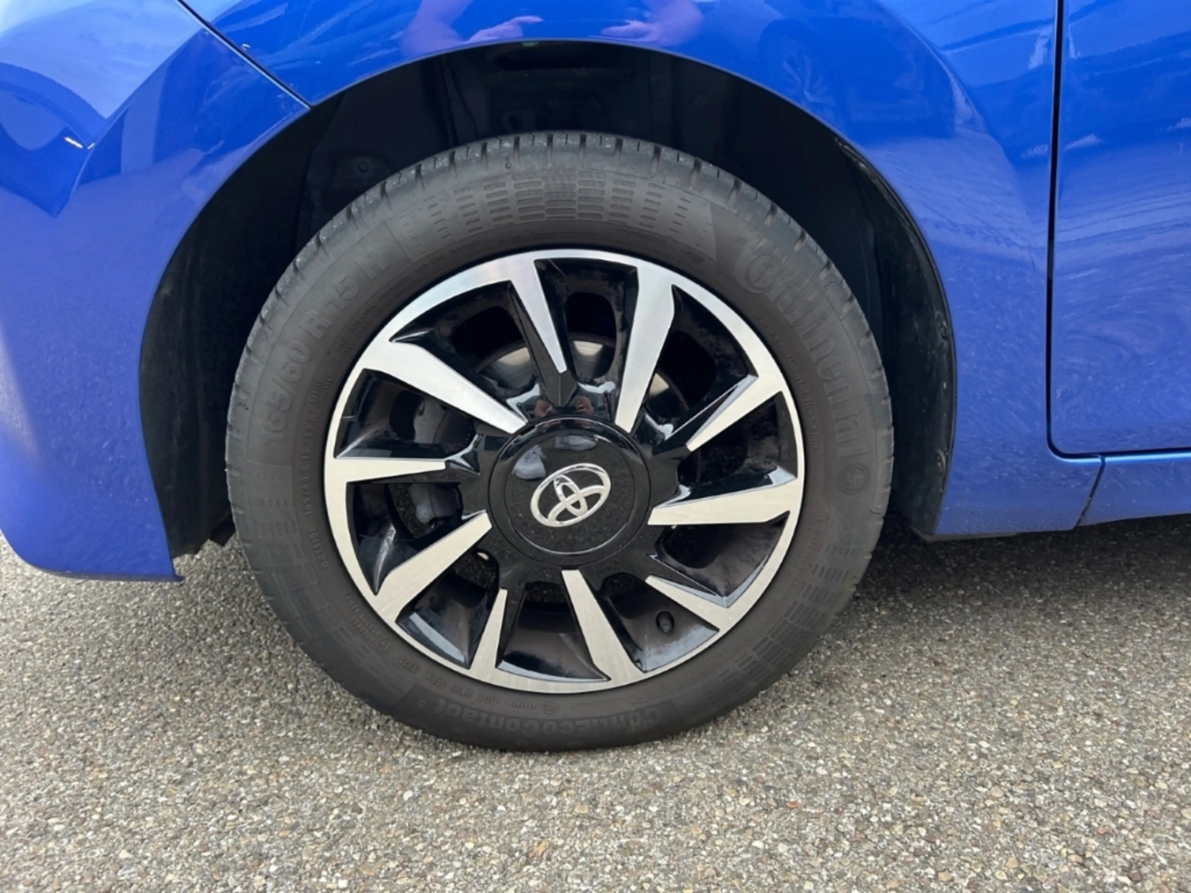 Toyota Aygo X-final 1.0L 5-Gang *8-Fach Bereift* — photo 8