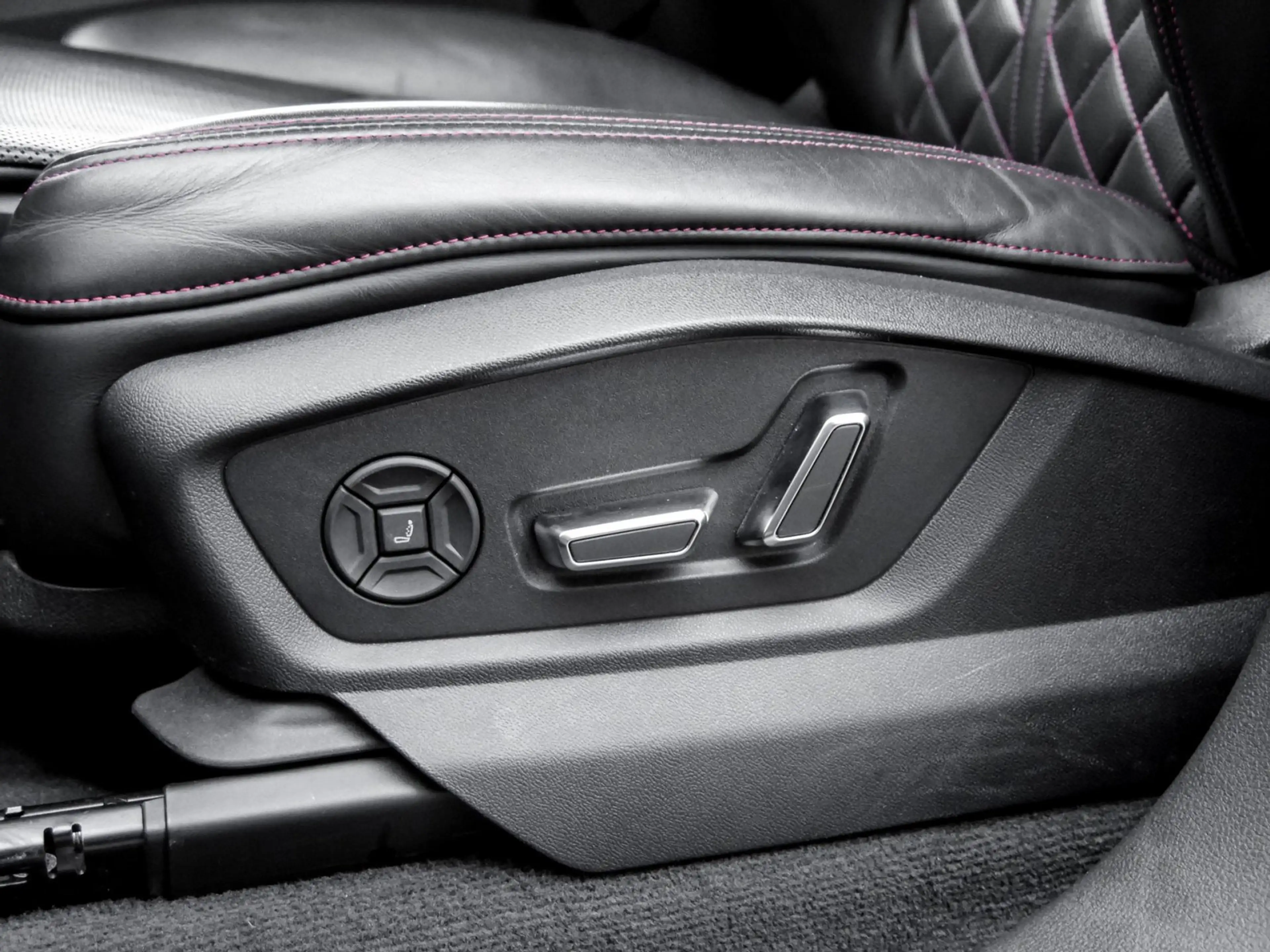 Audi SQ8 4.0 TFSI Pano B&O Massage AHK AreaView HDMatrix — photo 14