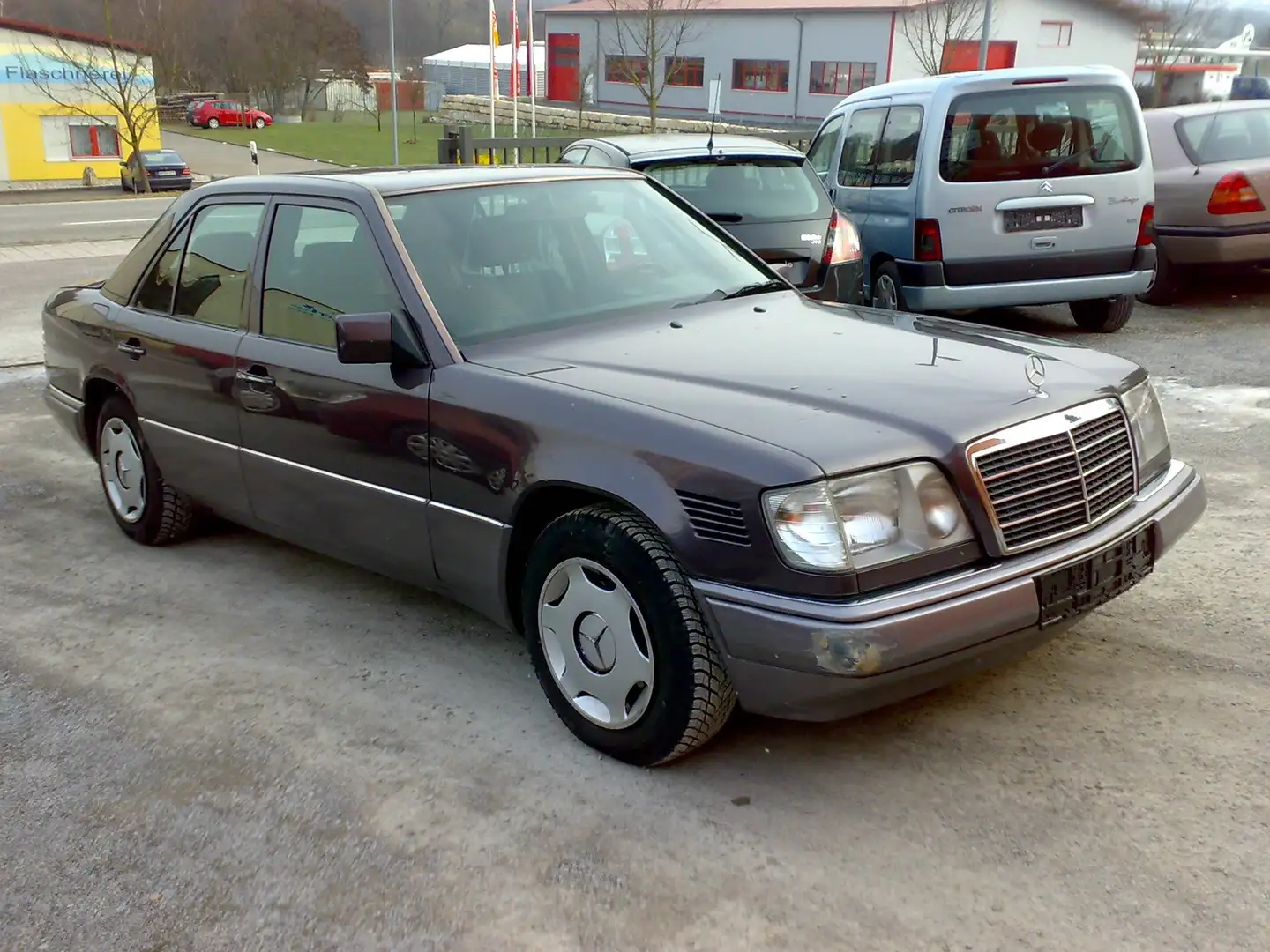 Mercedes-Benz E 250 D Automatik*AHK*SHD*1.Hand* Violett - 2