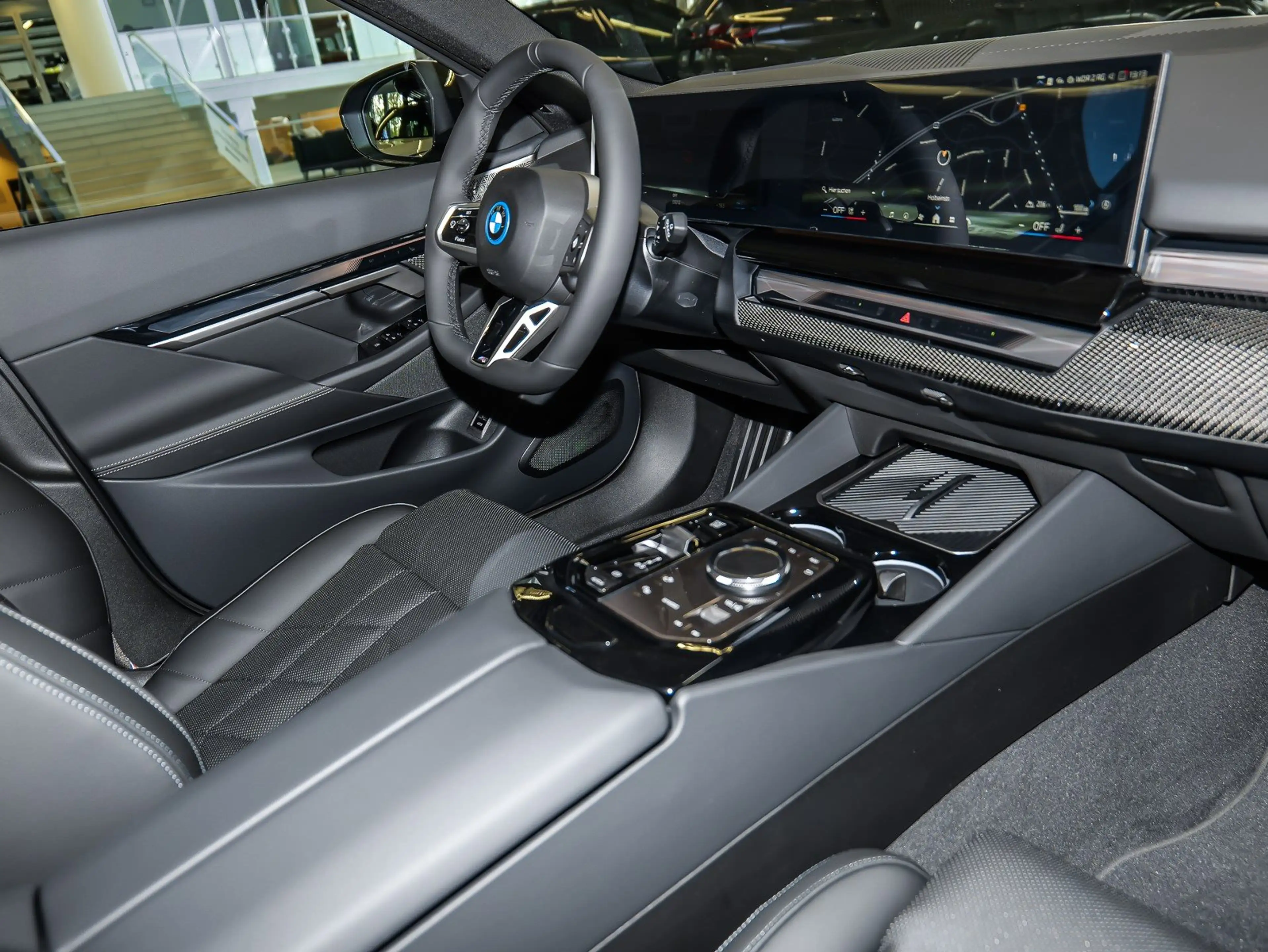 BMW 550 e xDrive M Sport Pro HUD PANO ACC AHK LM — photo 3