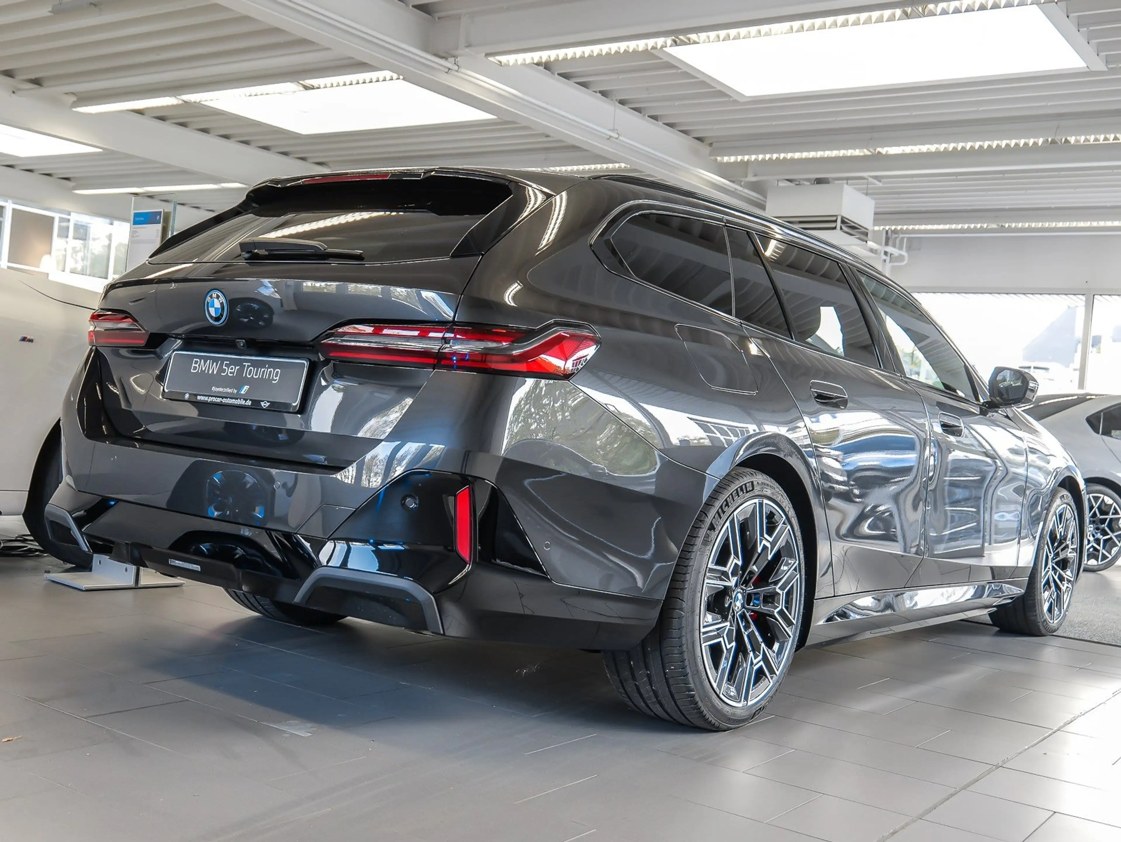 BMW 550 e xDrive M Sport Pro HUD PANO ACC AHK LM — photo 2