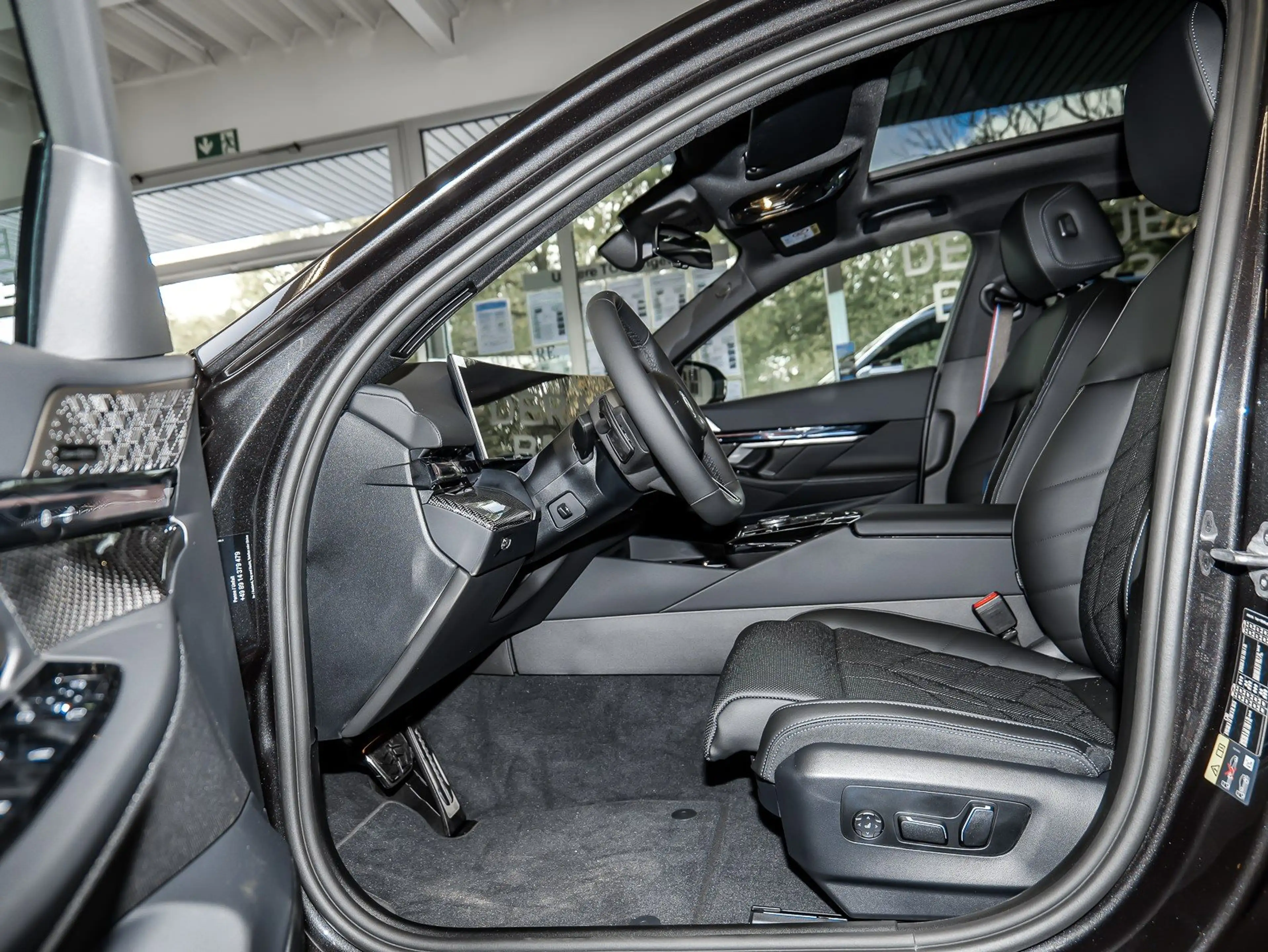 BMW 550 e xDrive M Sport Pro HUD PANO ACC AHK LM — photo 7