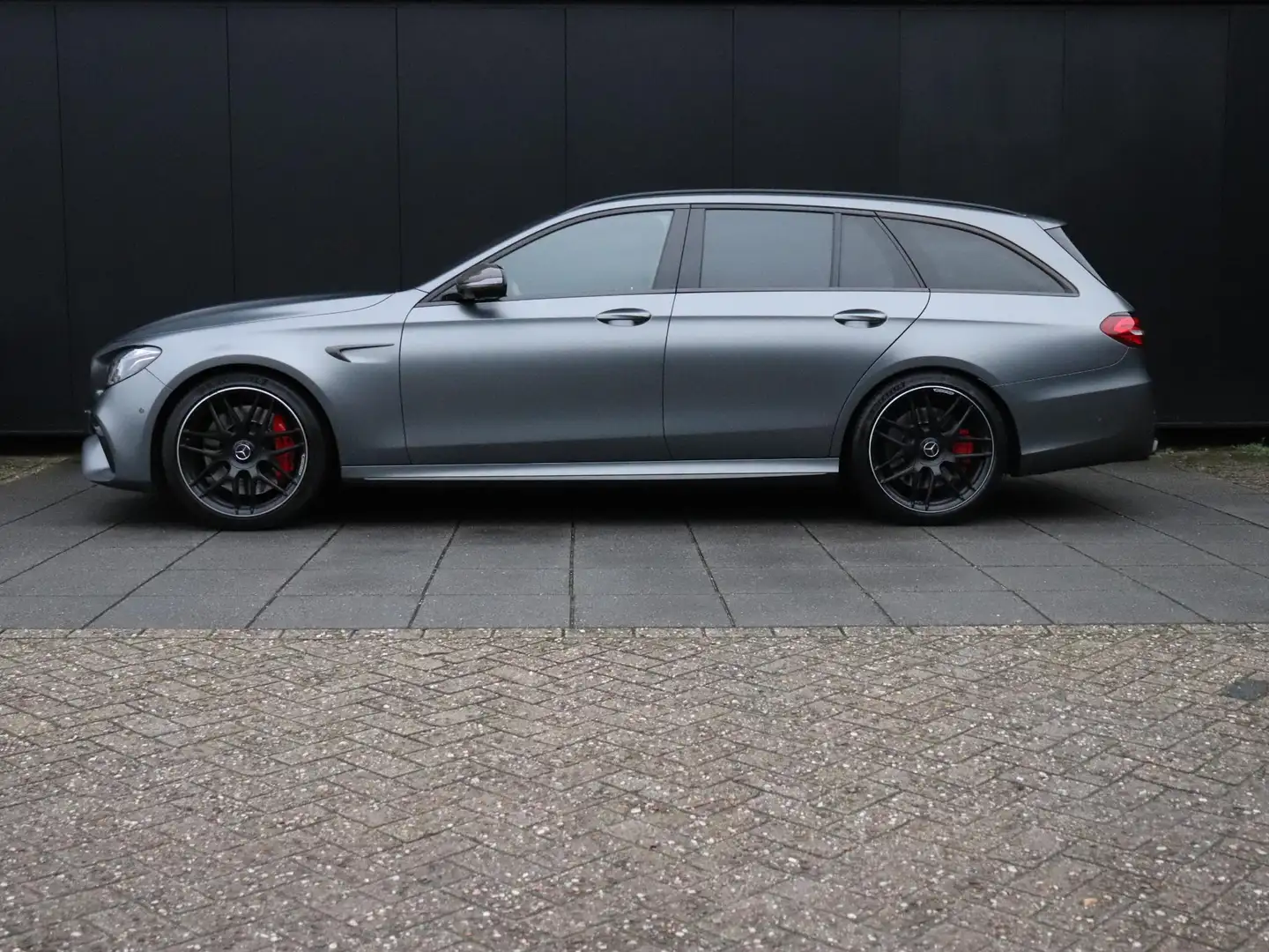 Mercedes-Benz E 63 AMG Estate S 4MATIC Premium Plus | PANO-DAK | SPORTSTO Grijs - 2