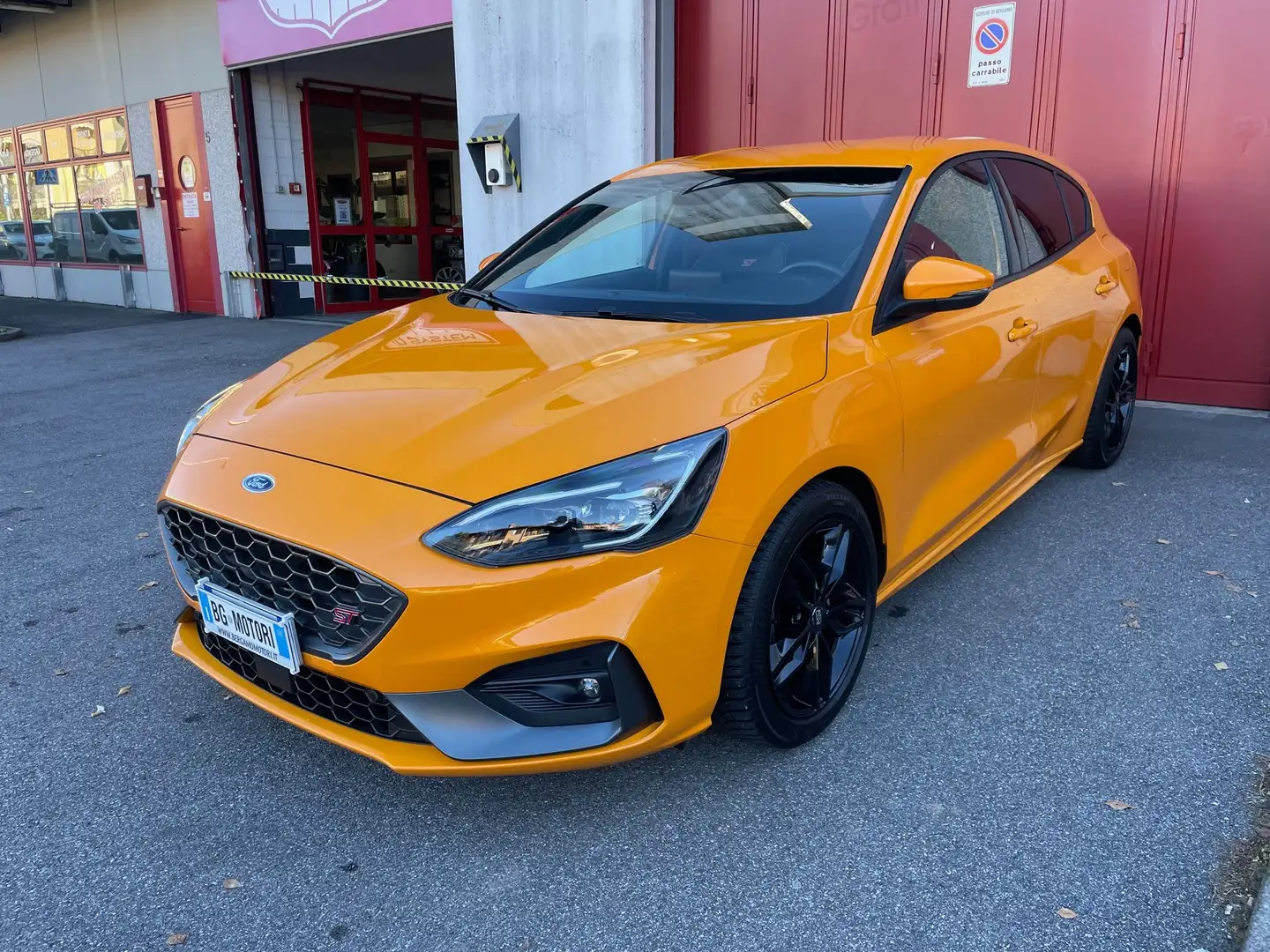 Ford Focus Focus 2.3 ecoboost ST garanzia 09/26 PERMUTE Arancione - 1