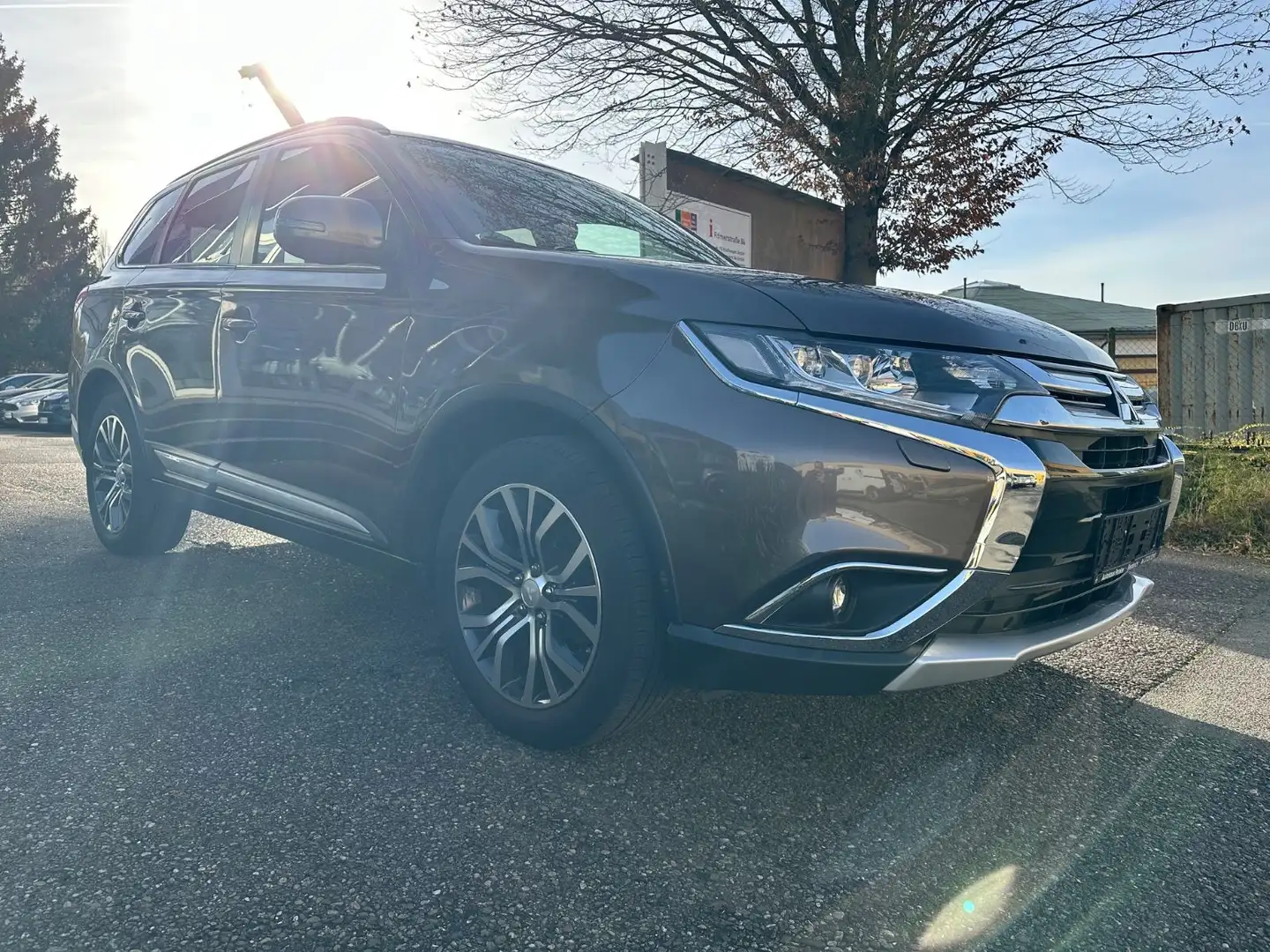 Mitsubishi Outlander Edition 100+ 4WD 2.2Di-D Automatik SHZ Braun - 2