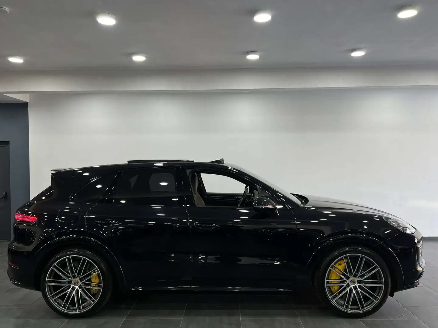 Porsche Cayenne Turbo S 680Cv PHEV S Ceramic Brakes Full Options Schwarz - 2