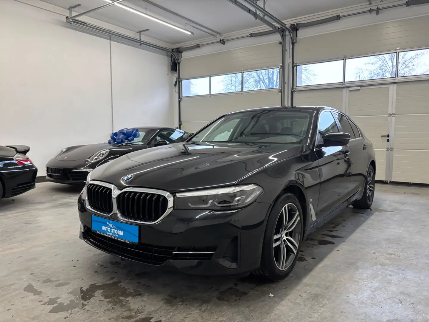 BMW 520 d  M-Sport*LED*VR-Cockpit*FLA*R-Kamera* AHK+LED+SH Noir - 1