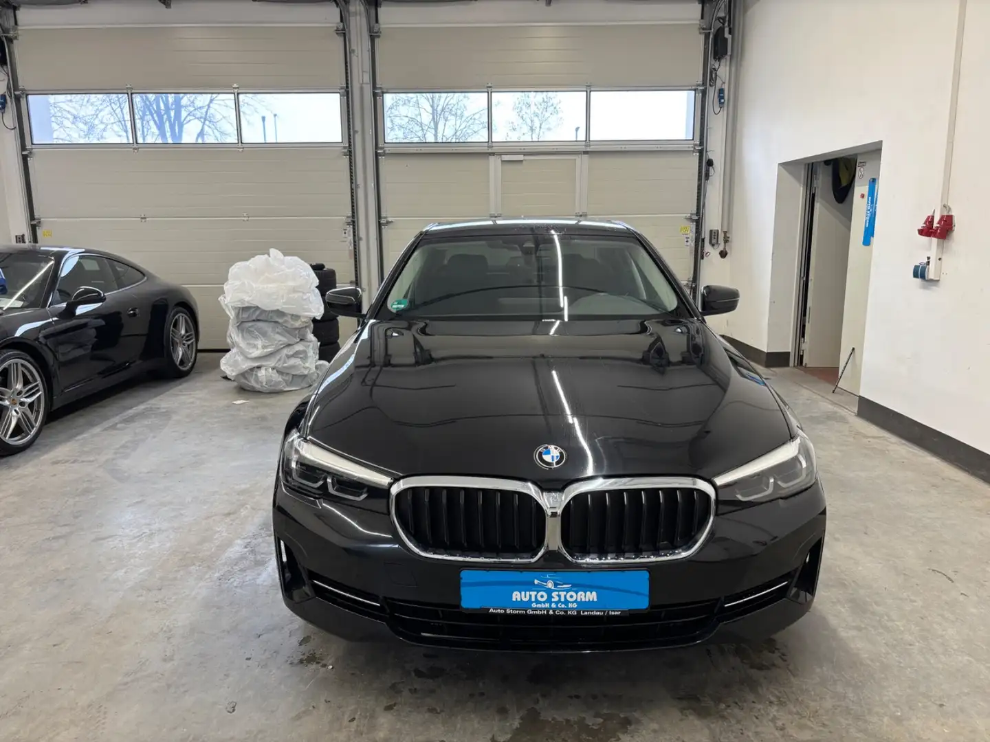 BMW 520 d  M-Sport*LED*VR-Cockpit*FLA*R-Kamera* AHK+LED+SH Noir - 2