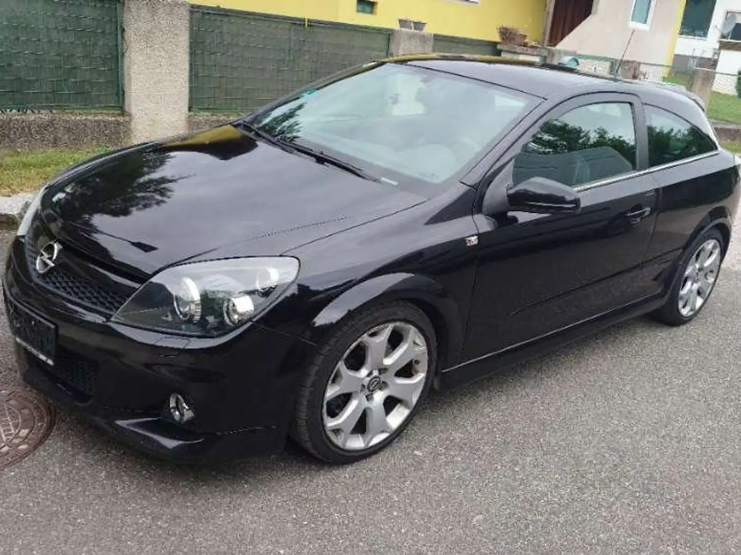 Opel Astra Astra 2,0 Turbo OPC crna - 1