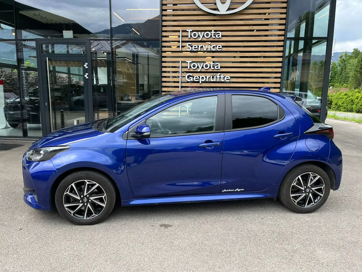 Toyota Yaris 1,5 VVT-i Hybrid Active Drive Blau - 1