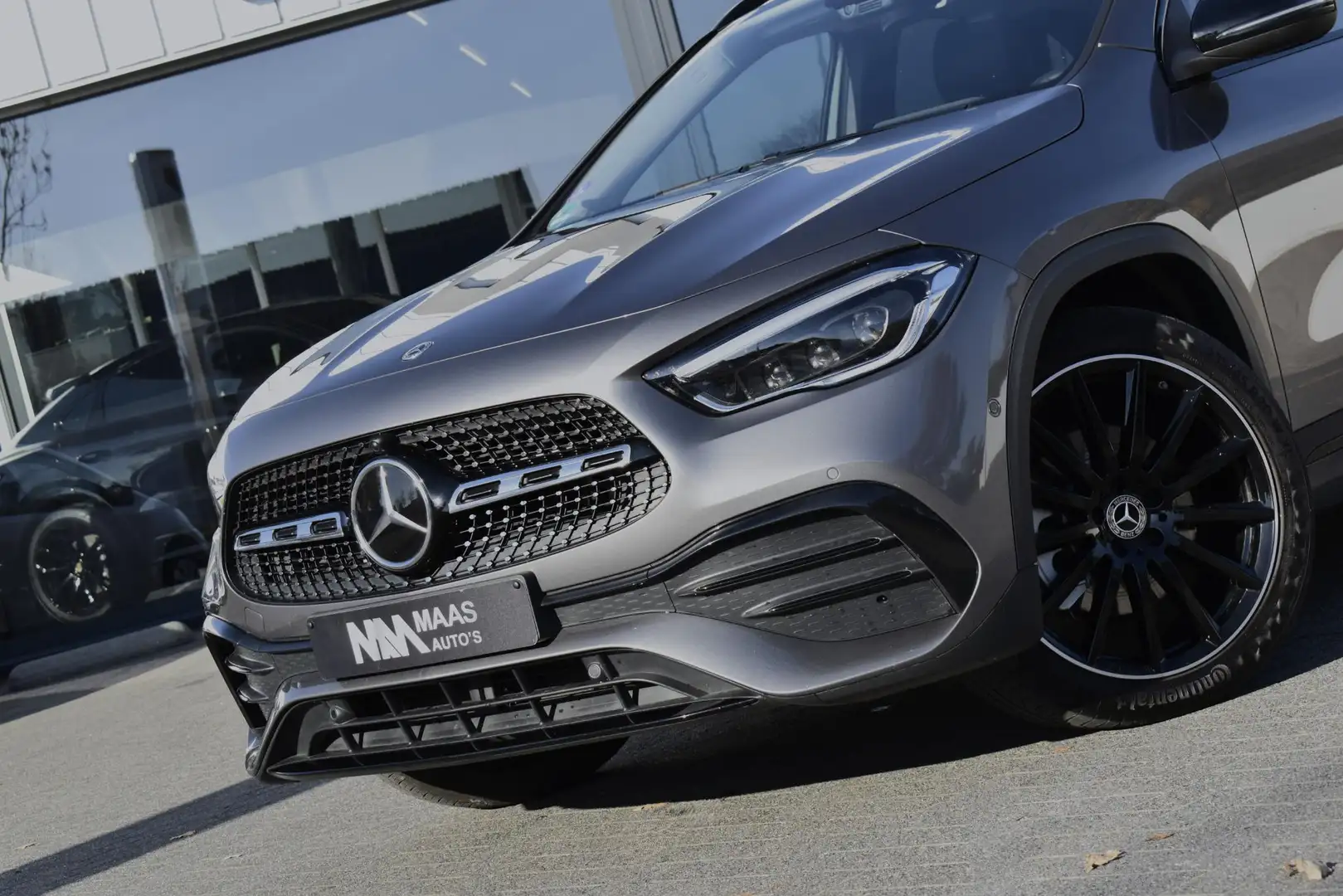 Mercedes-Benz GLA 250 e AMG Line Grau - 2