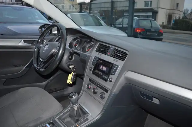 Volkswagen Golf view 10