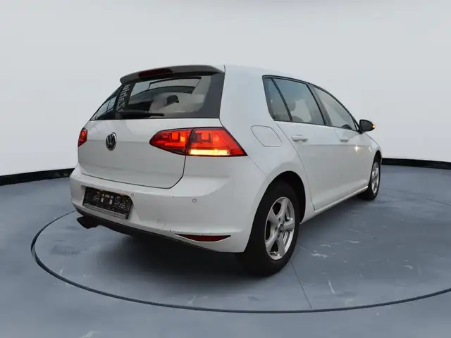 Volkswagen Golf view 6