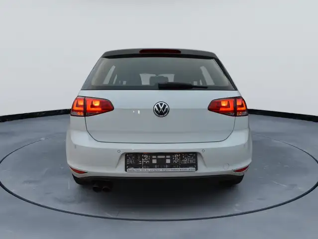 Volkswagen Golf view 4