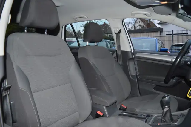 Volkswagen Golf view 9