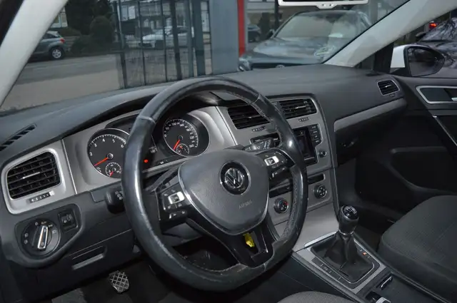 Volkswagen Golf view 8