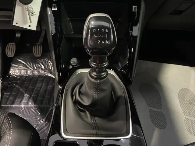 Peugeot 2008 view 11