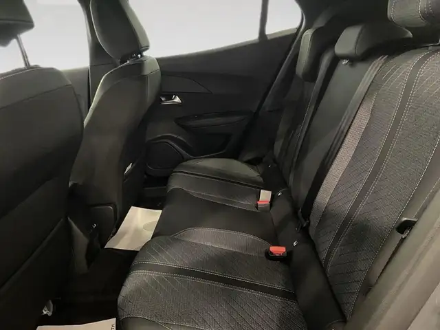 Peugeot 2008 view 8