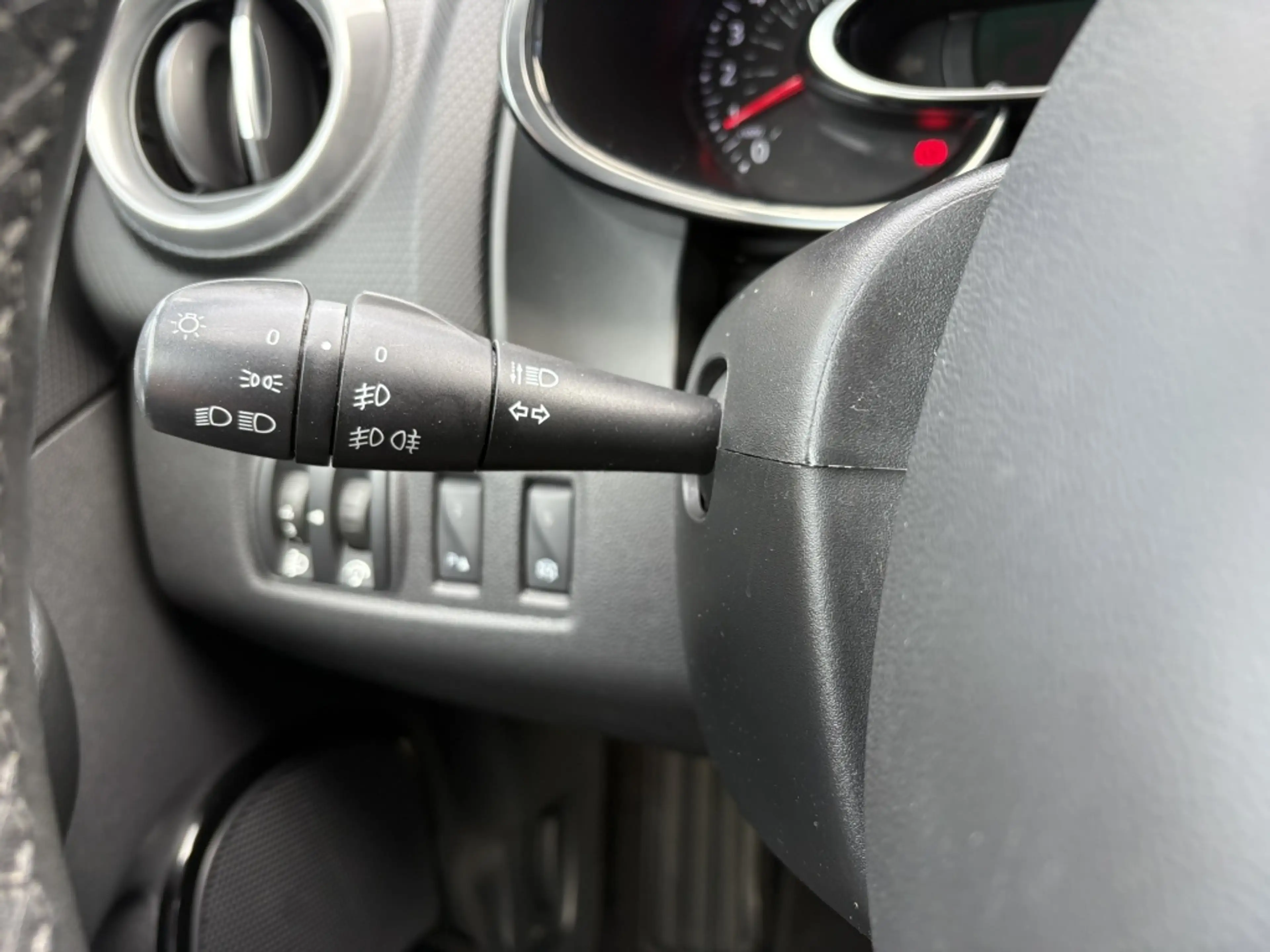 Renault Clio 0.9 TCE 90 ESTATE / Cruise / LM-velgen / Airco — photo 14