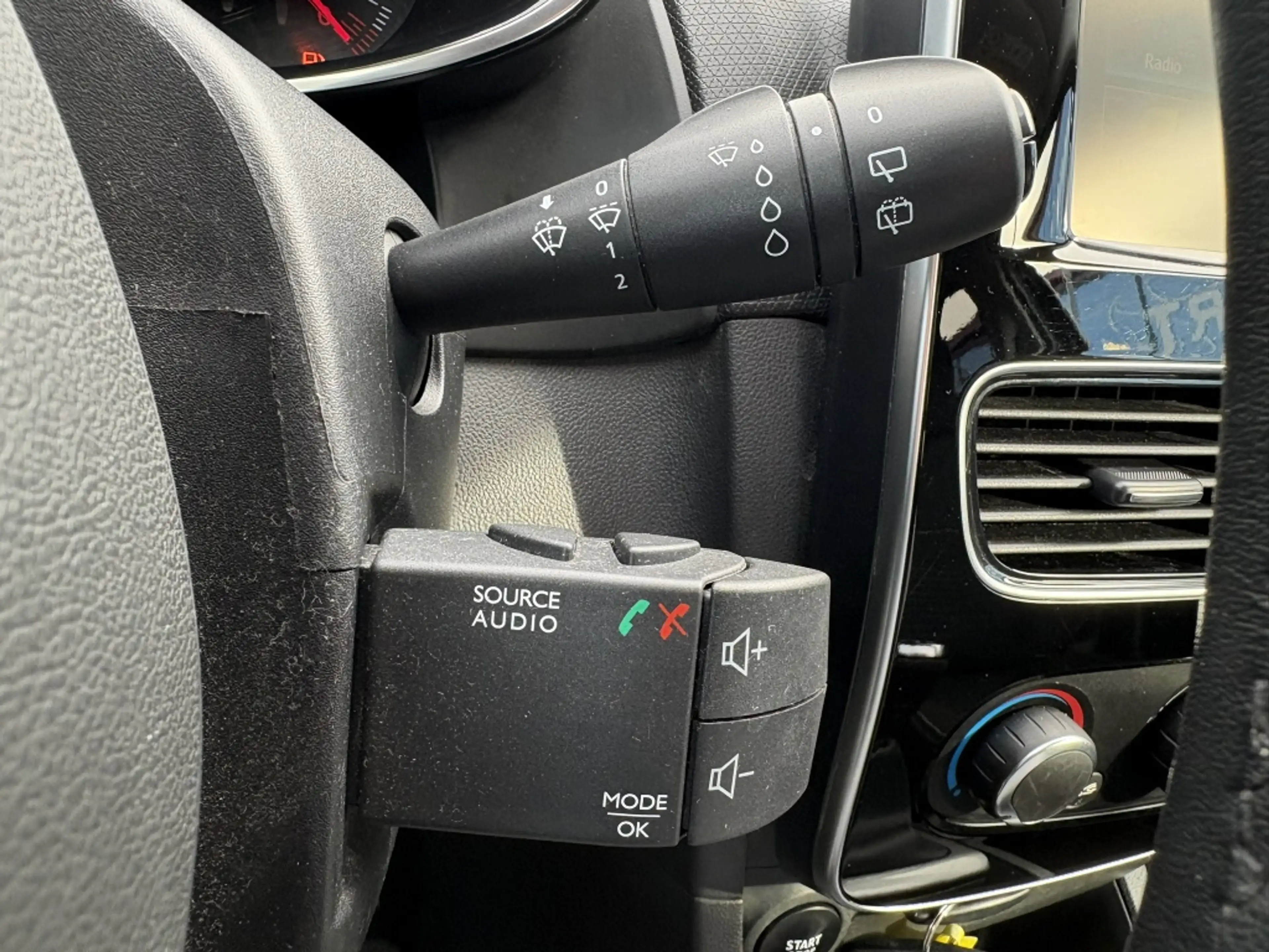 Renault Clio 0.9 TCE 90 ESTATE / Cruise / LM-velgen / Airco — photo 12
