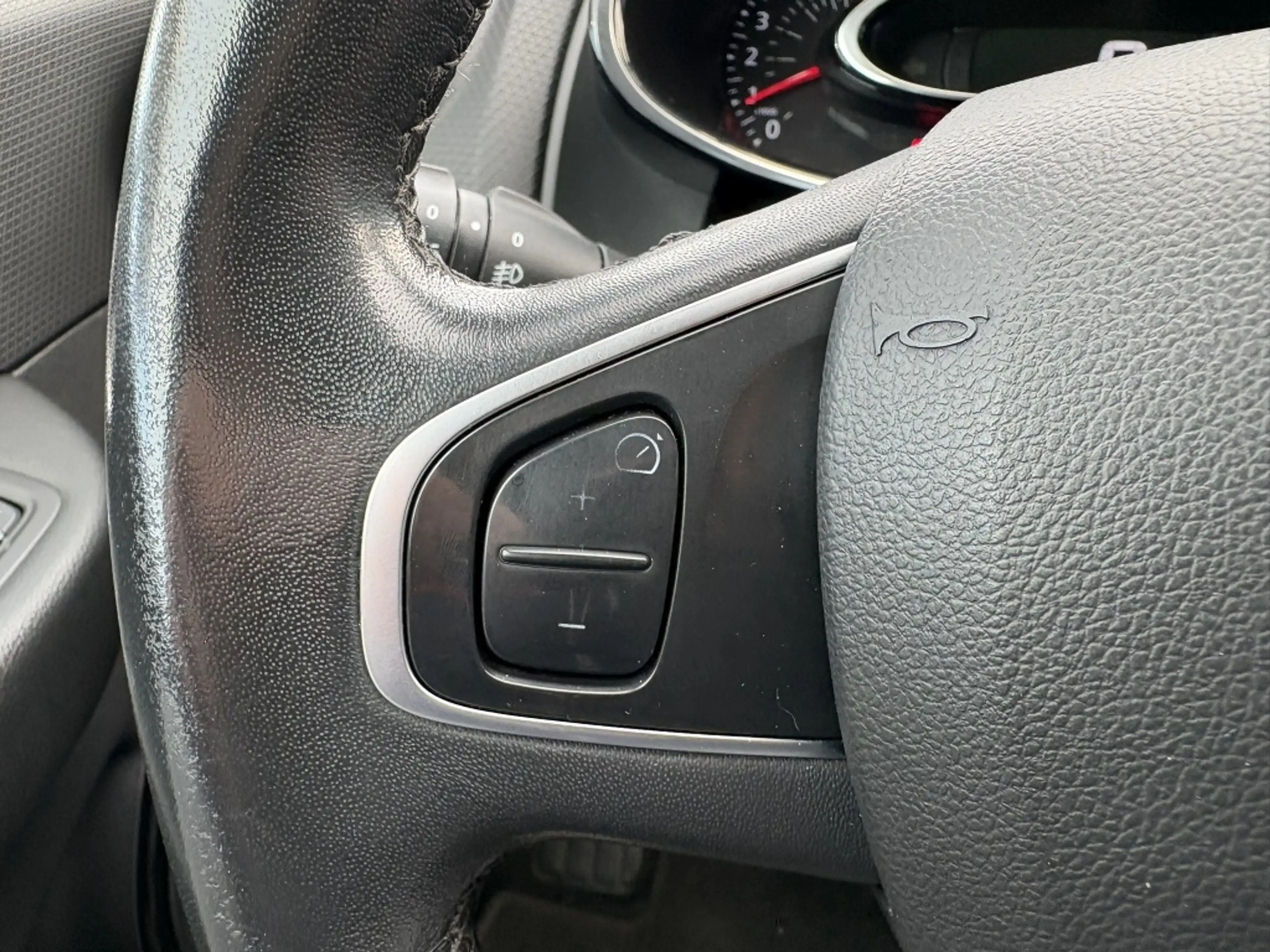 Renault Clio 0.9 TCE 90 ESTATE / Cruise / LM-velgen / Airco — photo 13