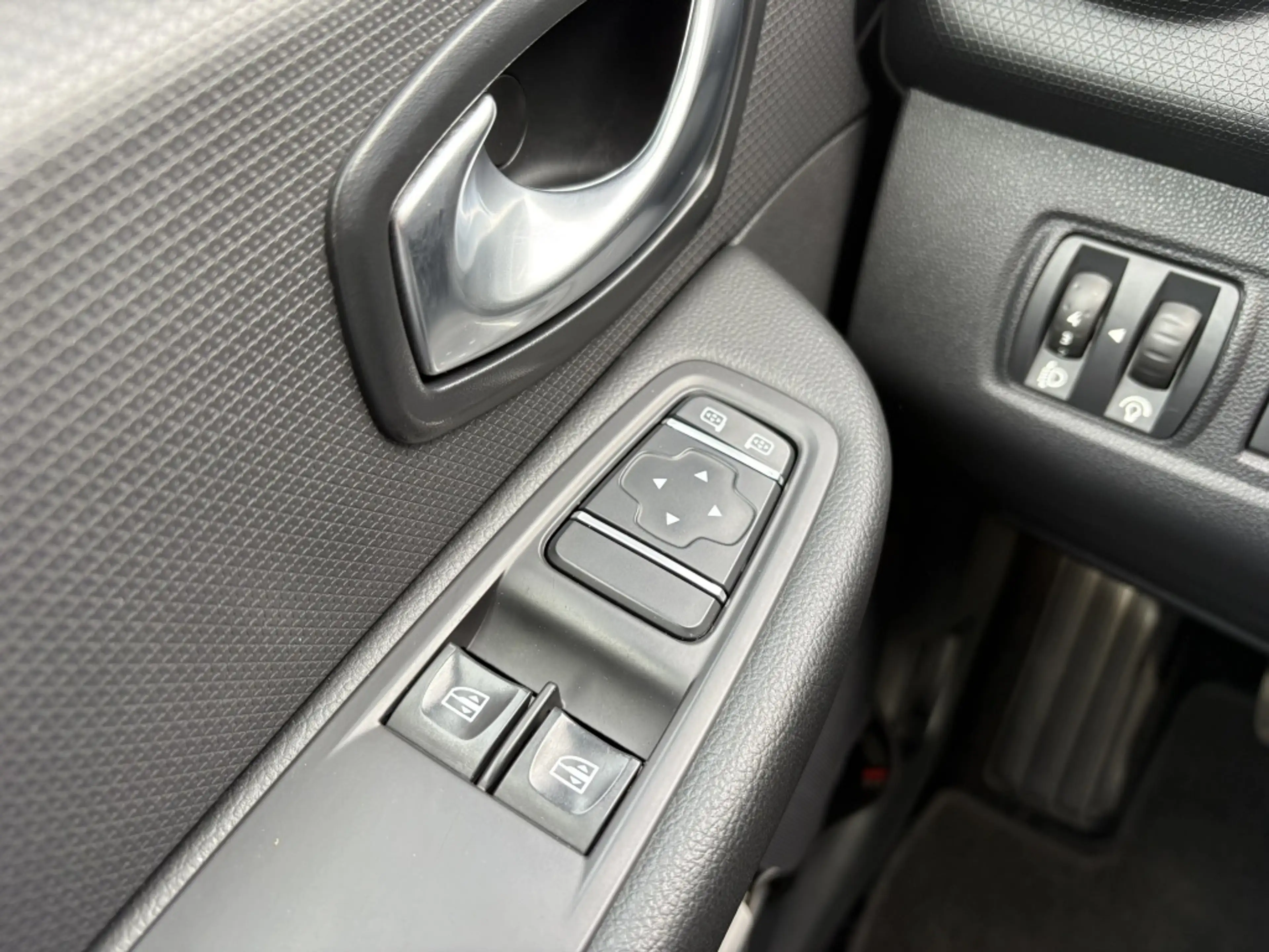 Renault Clio 0.9 TCE 90 ESTATE / Cruise / LM-velgen / Airco — photo 9
