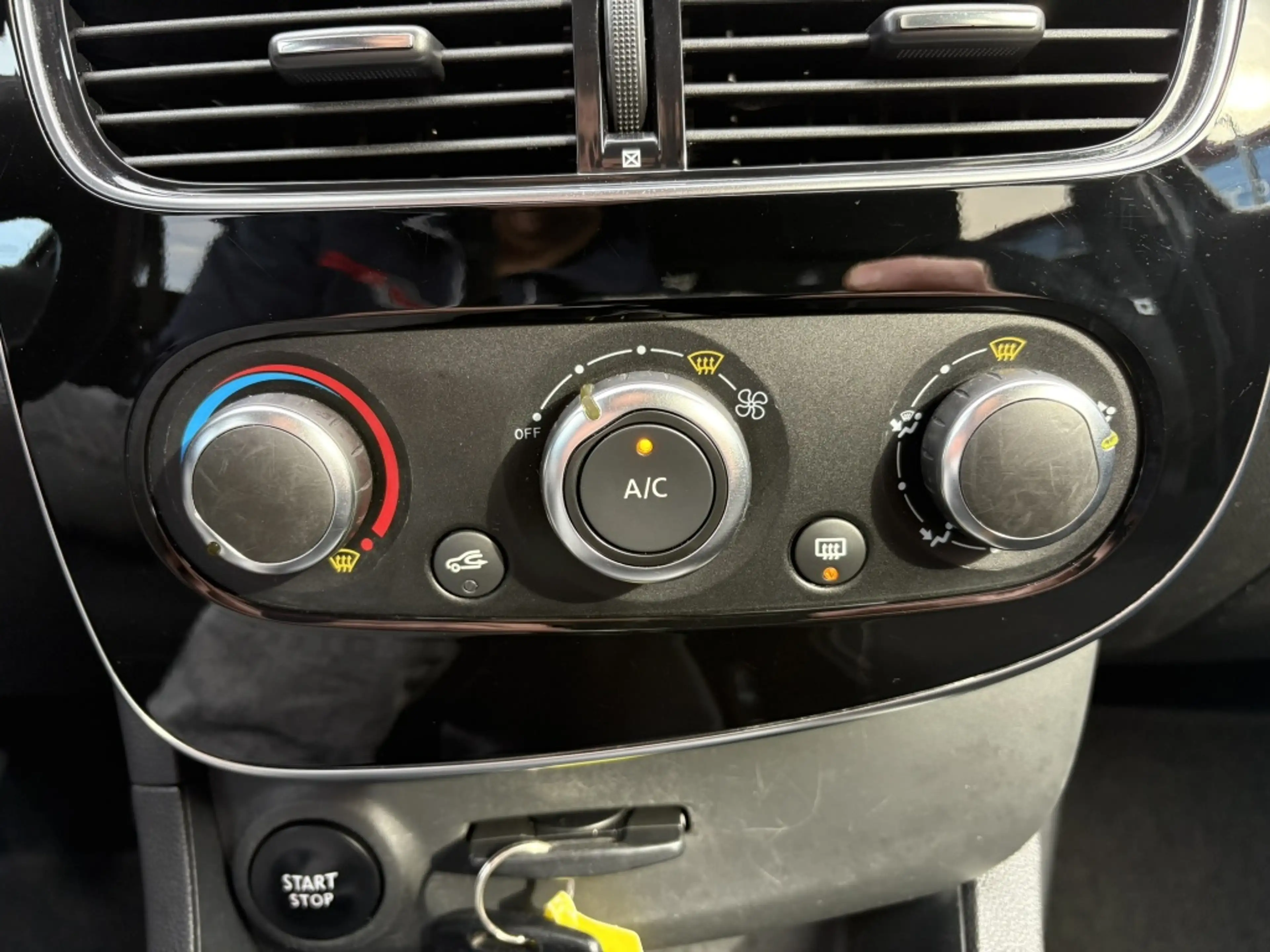 Renault Clio 0.9 TCE 90 ESTATE / Cruise / LM-velgen / Airco — photo 15