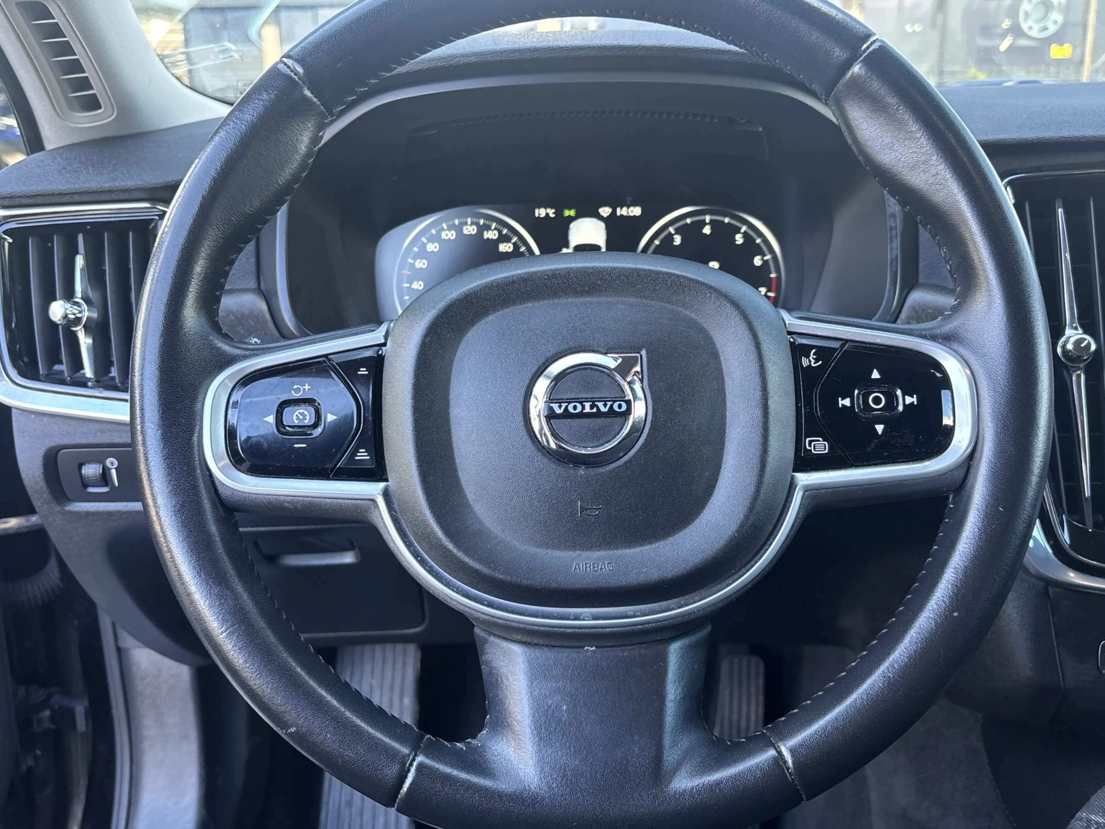 Volvo V90 Cross Country 2.0 T5 90th Anniversary Edition — photo 23