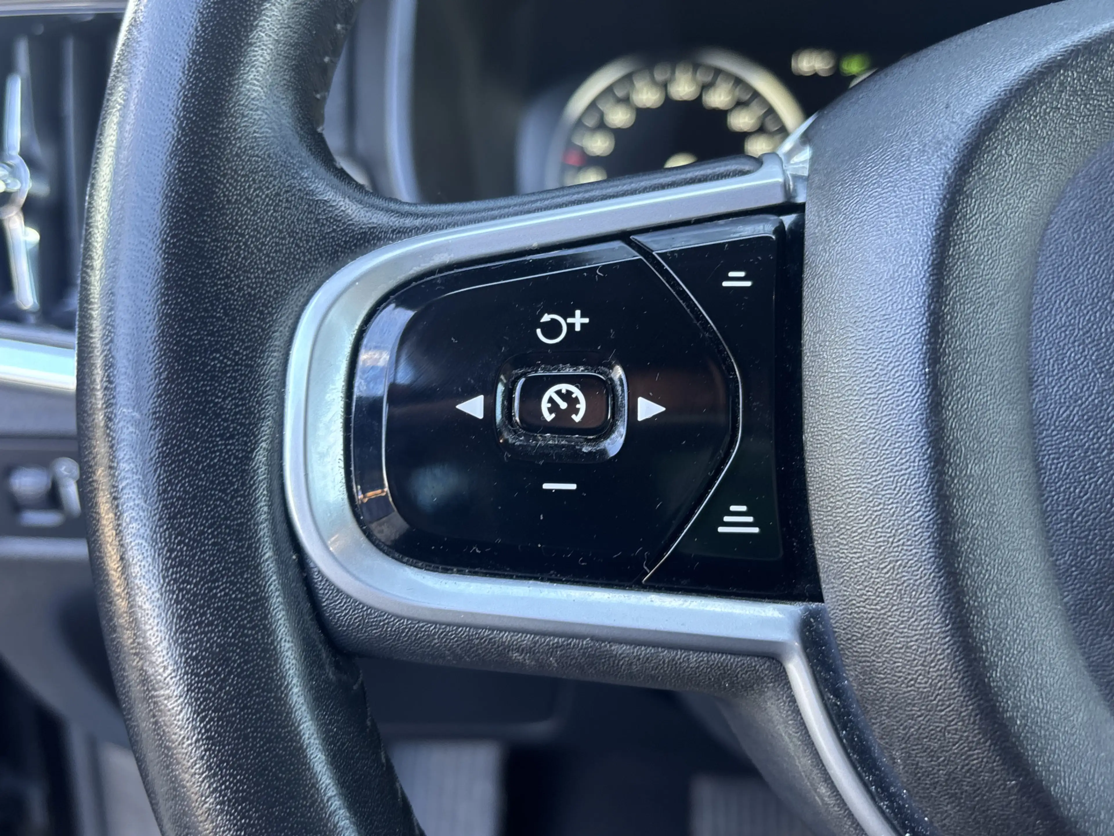 Volvo V90 Cross Country 2.0 T5 90th Anniversary Edition — photo 24