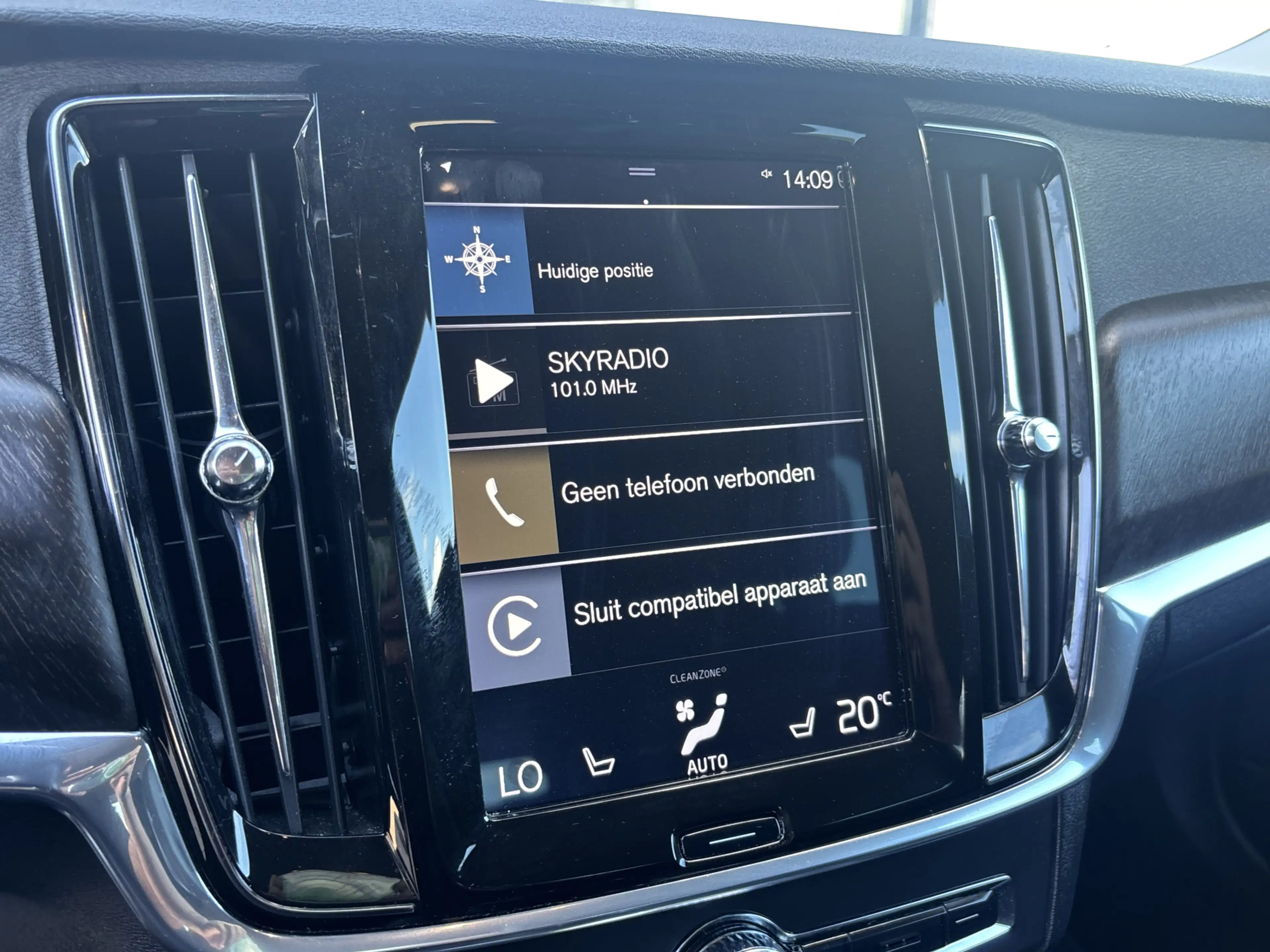 Volvo V90 Cross Country 2.0 T5 90th Anniversary Edition — photo 27