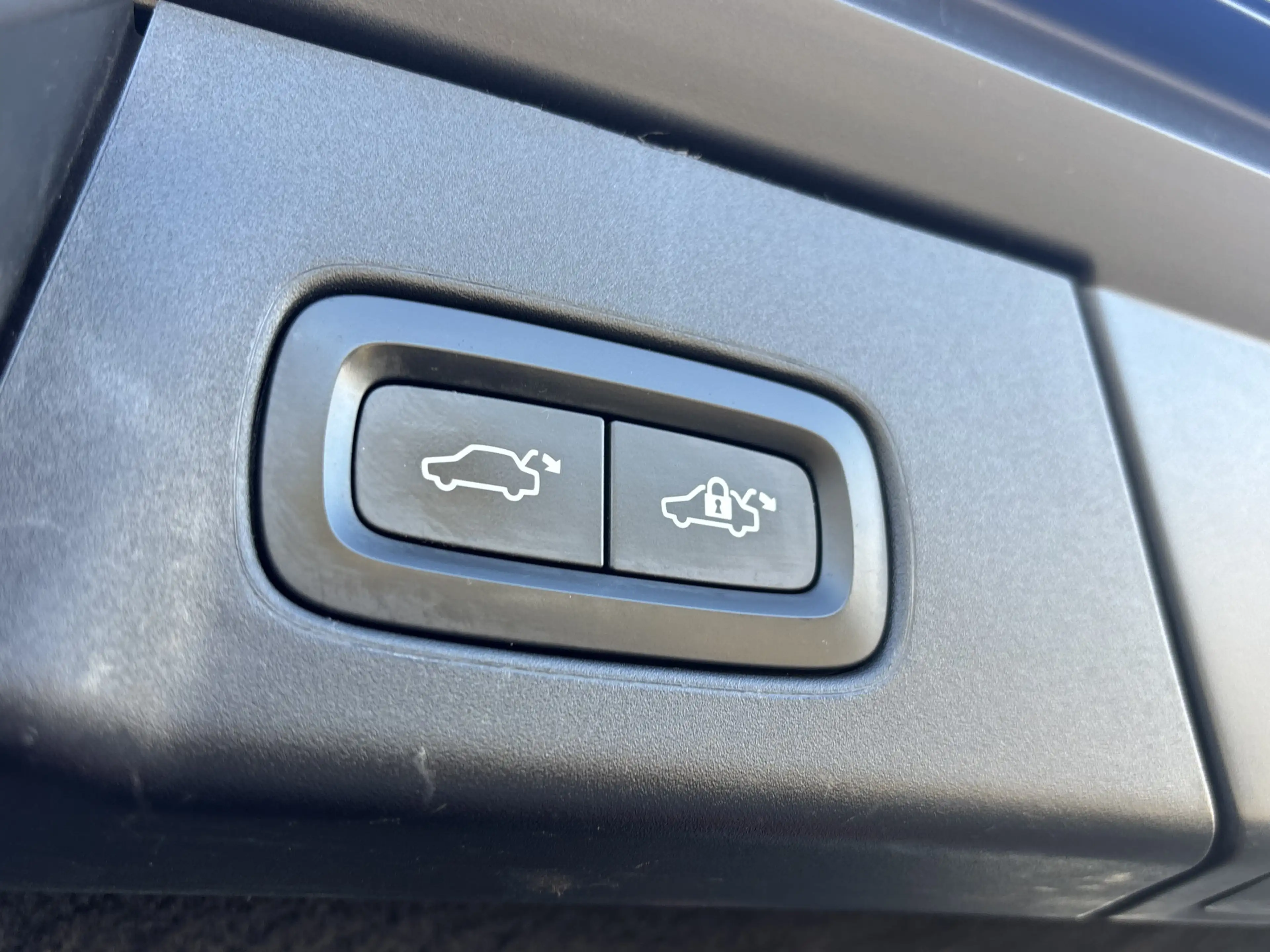 Volvo V90 Cross Country 2.0 T5 90th Anniversary Edition — photo 11
