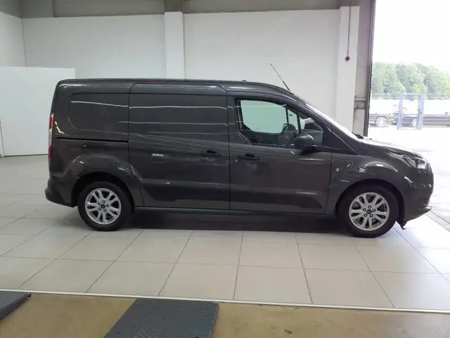 Ford Transit view 3