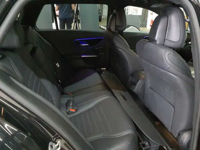 Mercedes-Benz C-Class view 14