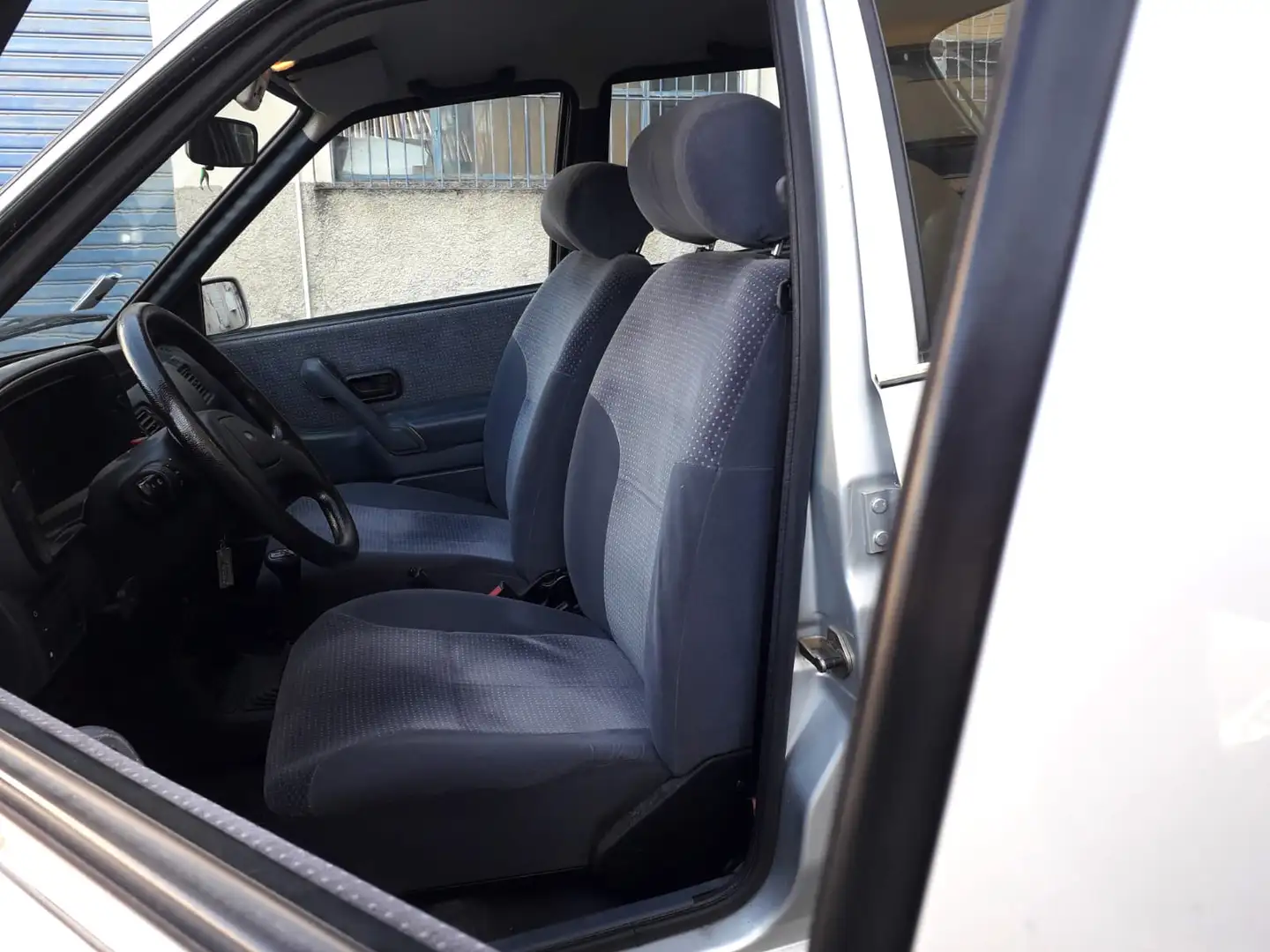 Ford Orion Orion 1.4 Ghia 75cv 5m Silber - 2