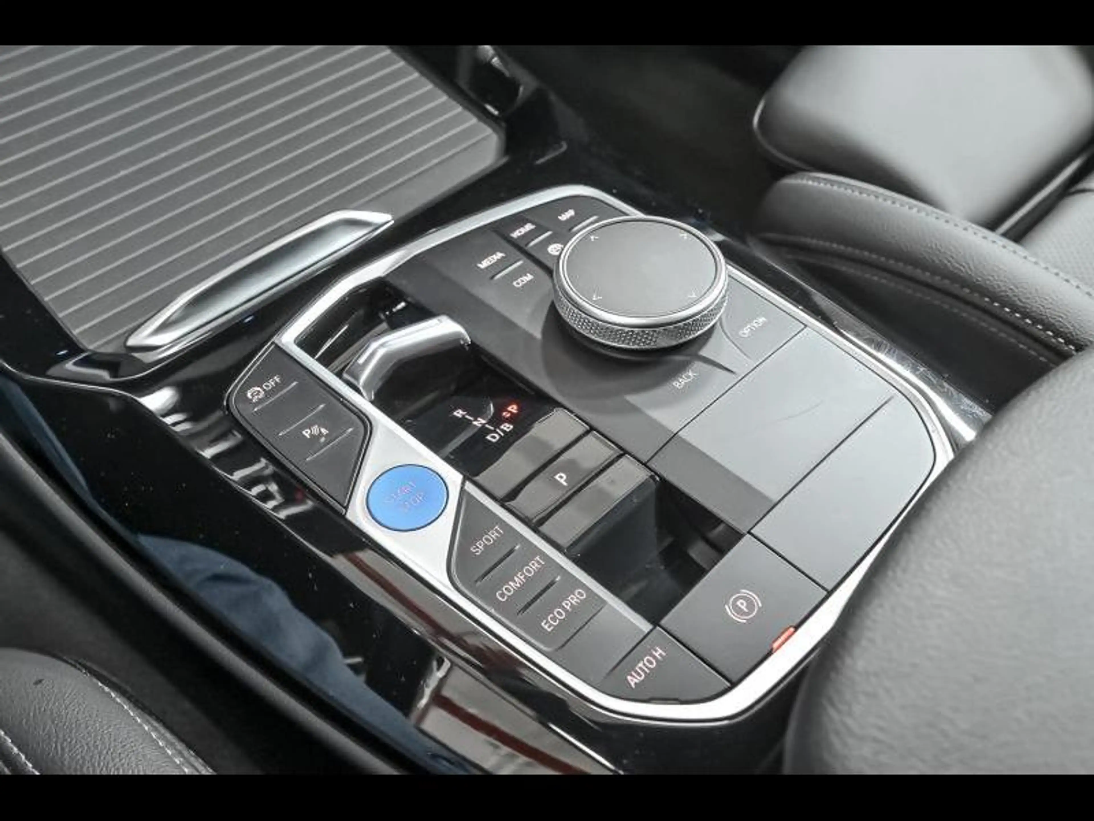 BMW iX3 Inspiring — photo 11
