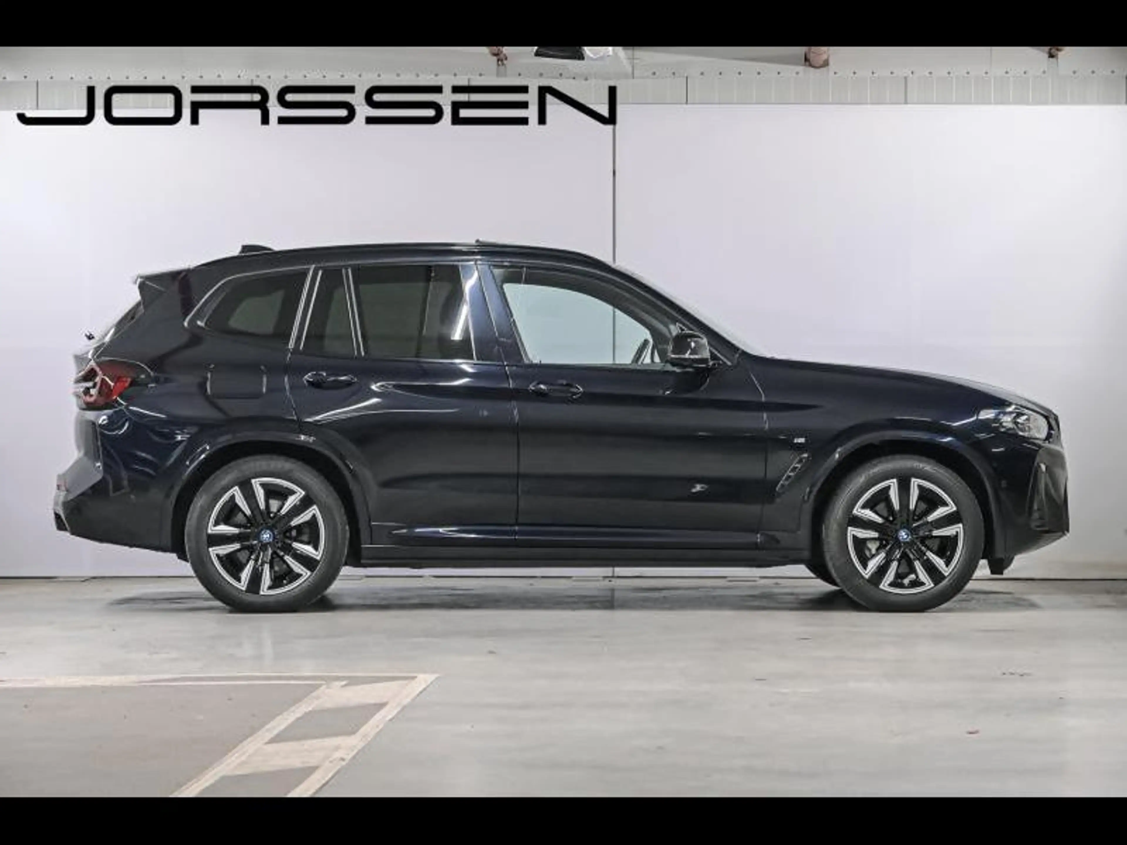 BMW iX3 Inspiring — photo 3