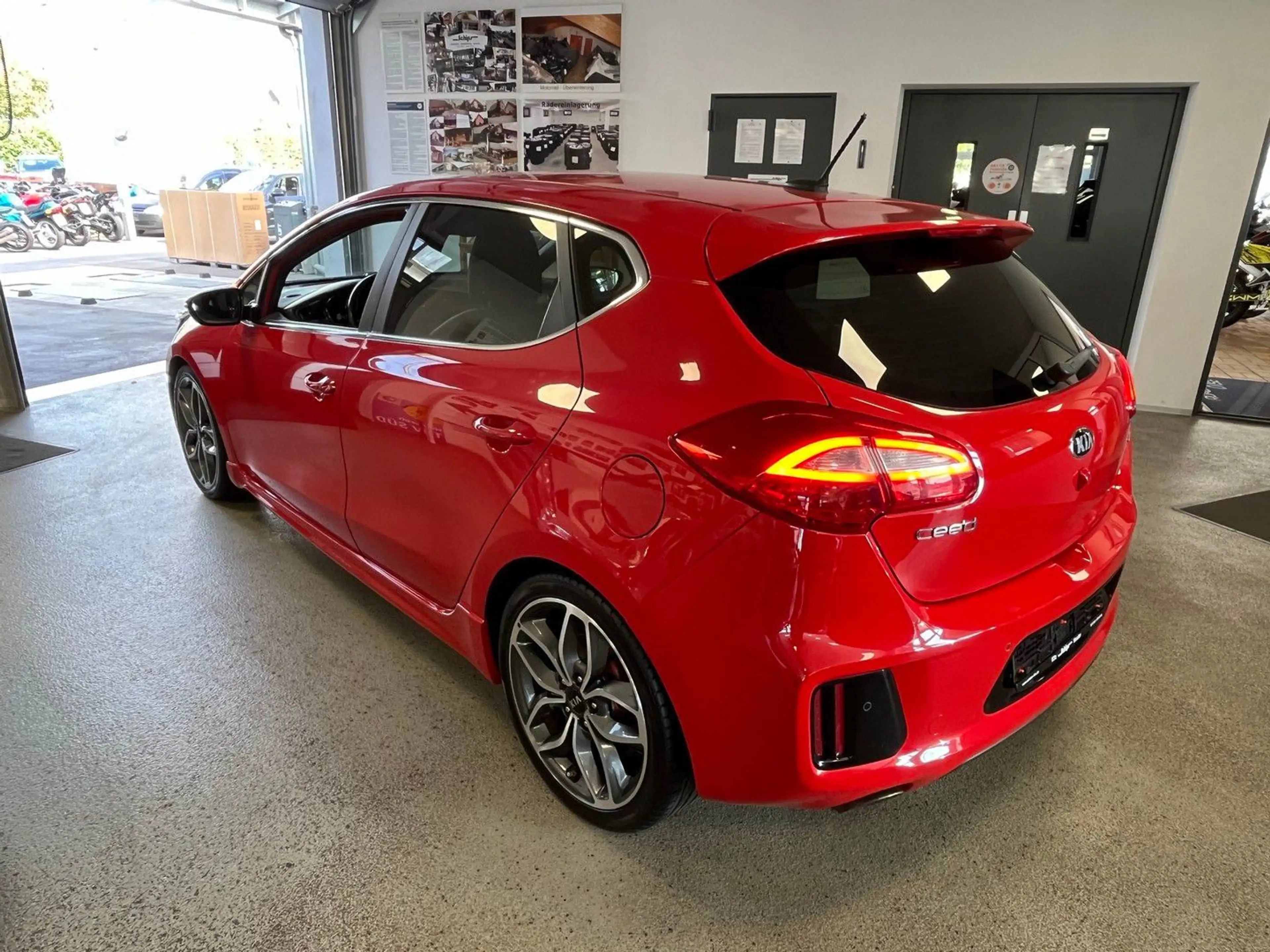 Kia Ceed / cee'd Ceed GT Track — photo 4